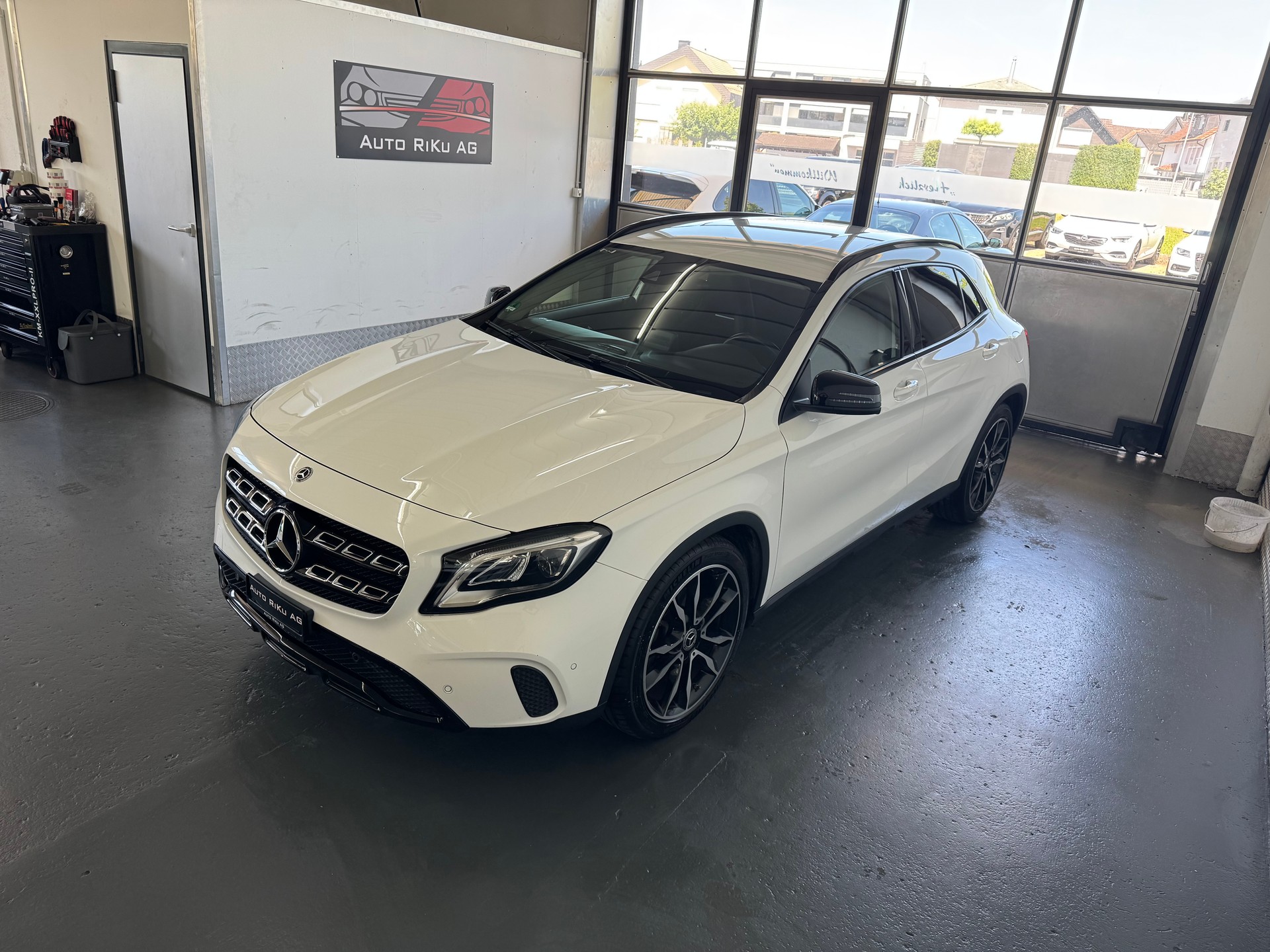 MERCEDES-BENZ GLA 200 Night Star 7G-DCT-image-6