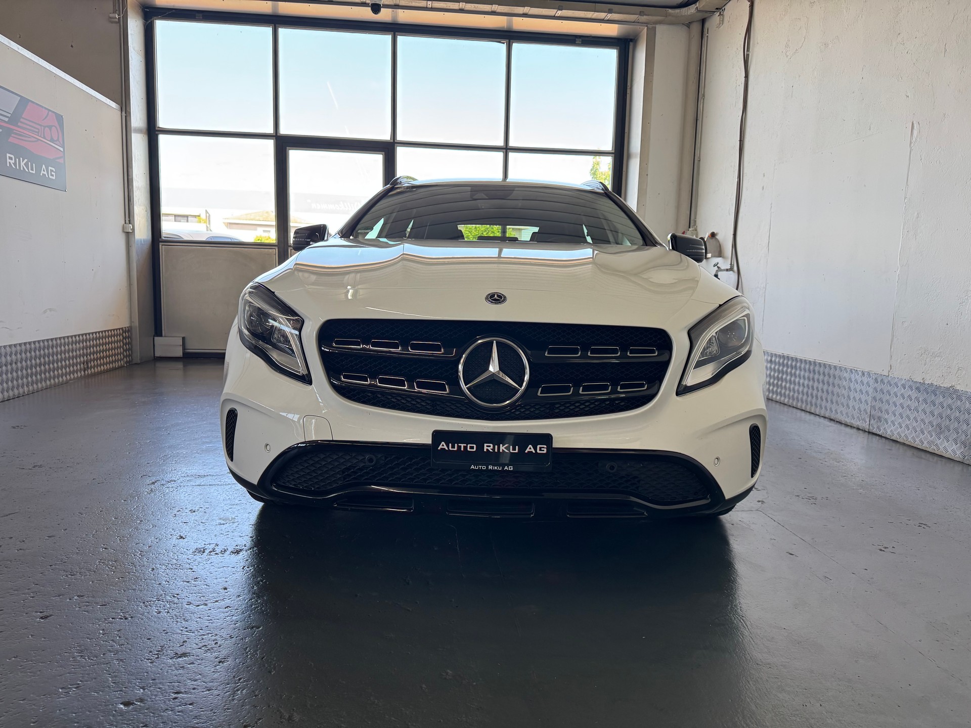 MERCEDES-BENZ GLA 200 Night Star 7G-DCT-image-4