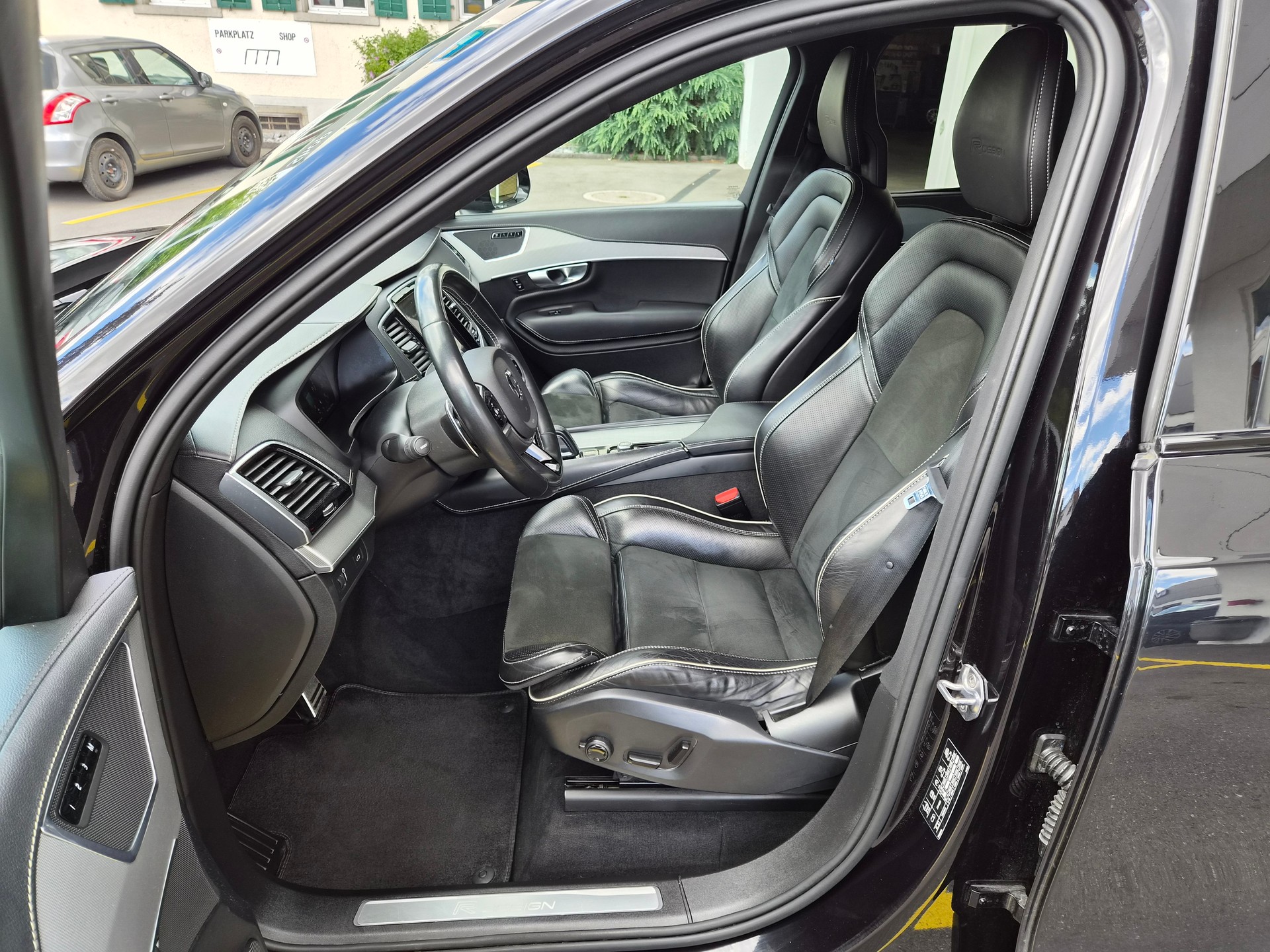 VOLVO XC90 B5 Diesel Mild Hybrid AWD R-Design Geartronic-image-8