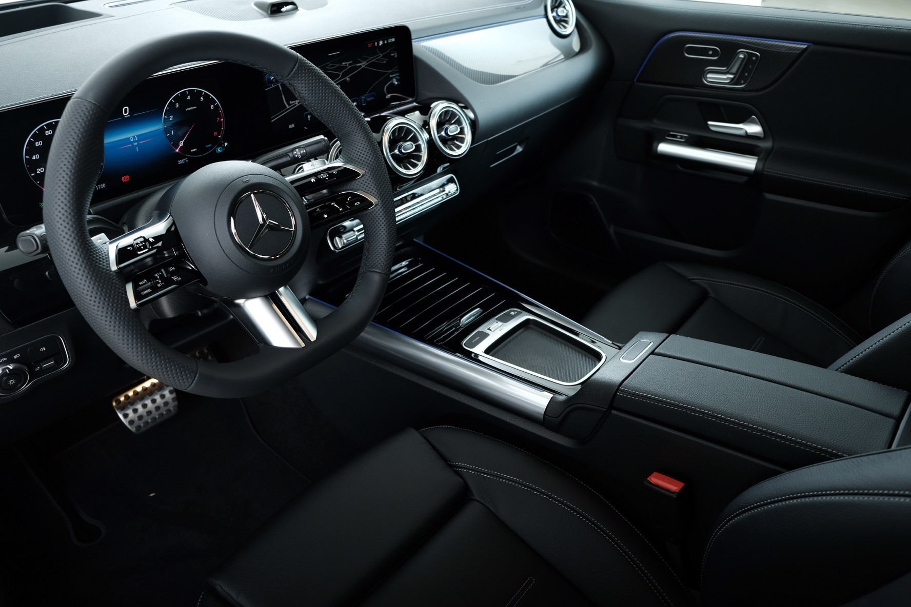 MERCEDES-BENZ GLA 250 4Matic 8G-DCT Swiss Star-image-8