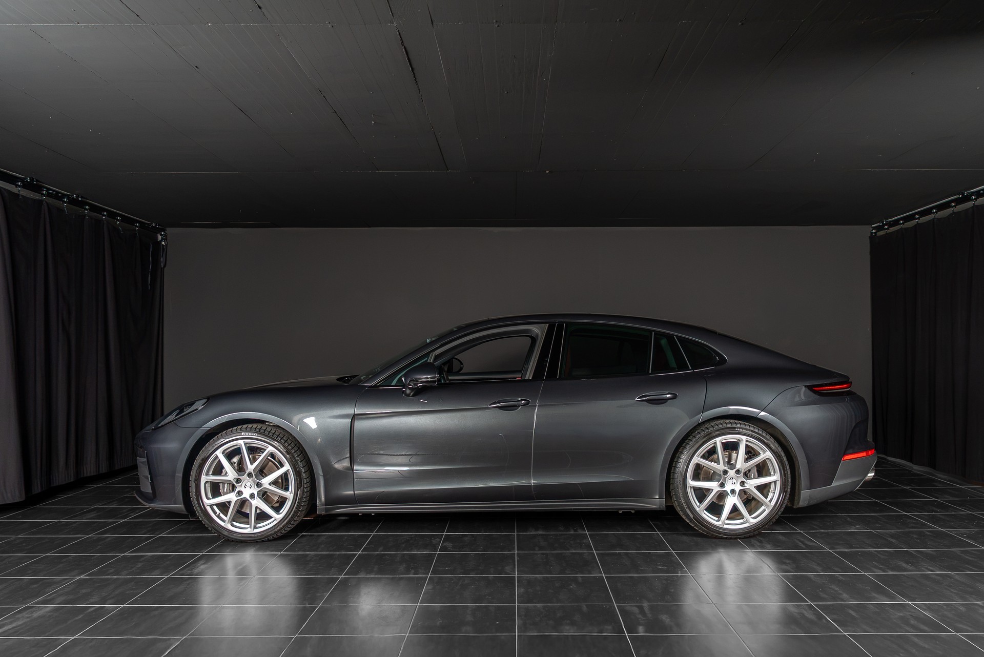 PORSCHE Panamera 4 PDK-image-1