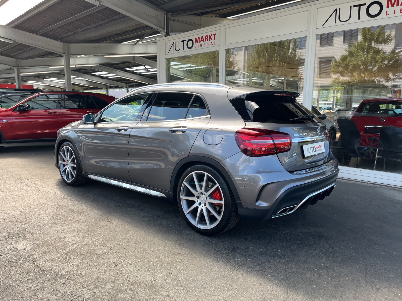 MERCEDES-BENZ GLA 45 AMG 4Matic 7G-DCT-image-2
