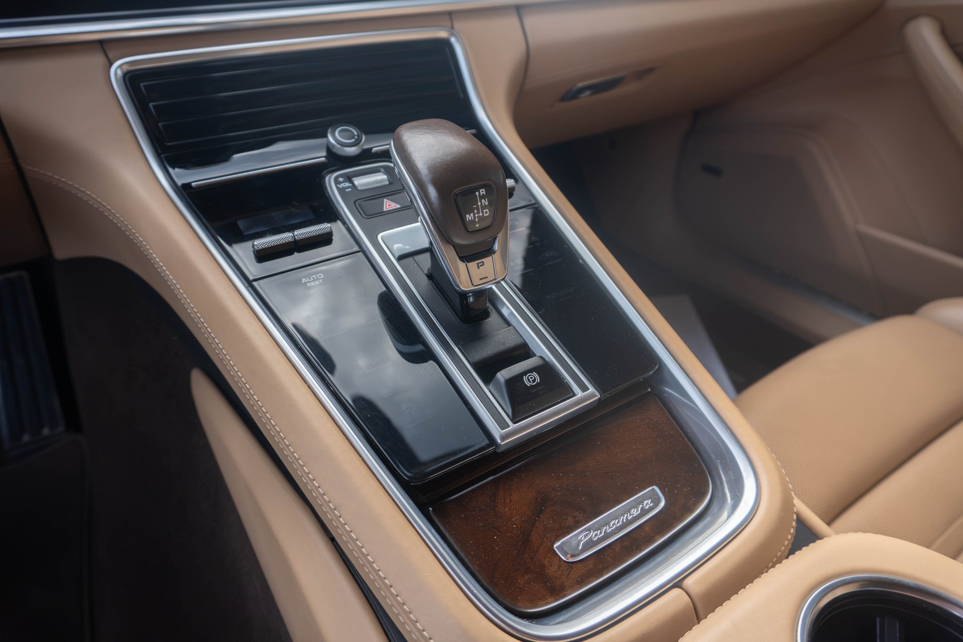 PORSCHE Panamera Turbo PDK-image-11