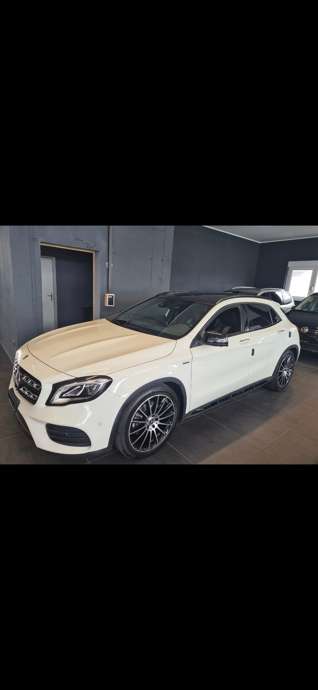 MERCEDES-BENZ GLA 250 AMG Line 4m-image-2