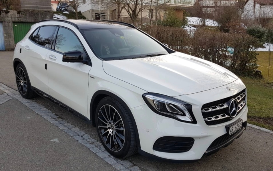 MERCEDES-BENZ GLA 250 AMG Line 4m-image-1