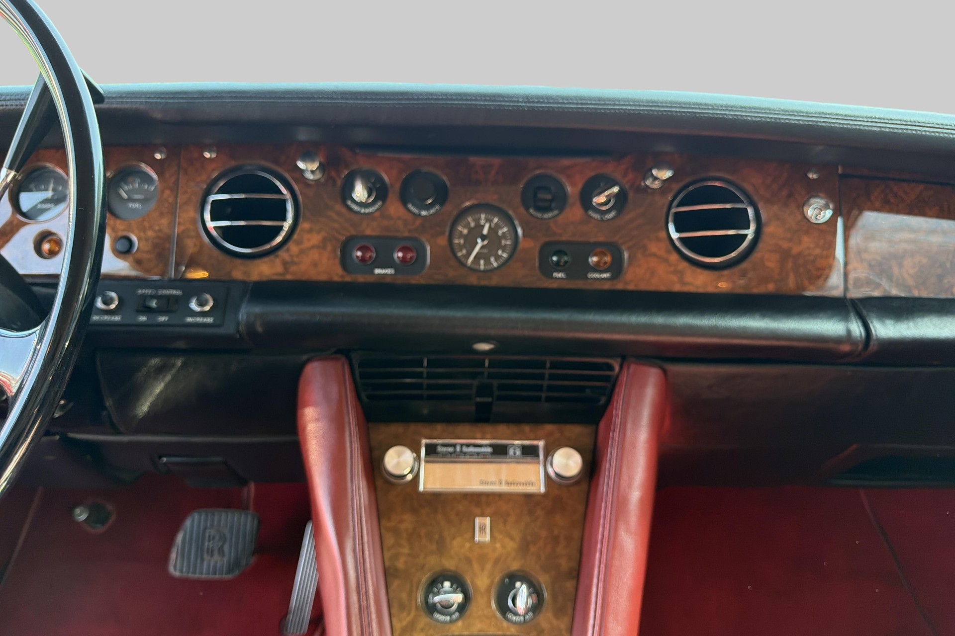ROLLS-ROYCE Silver Shadow-image-12