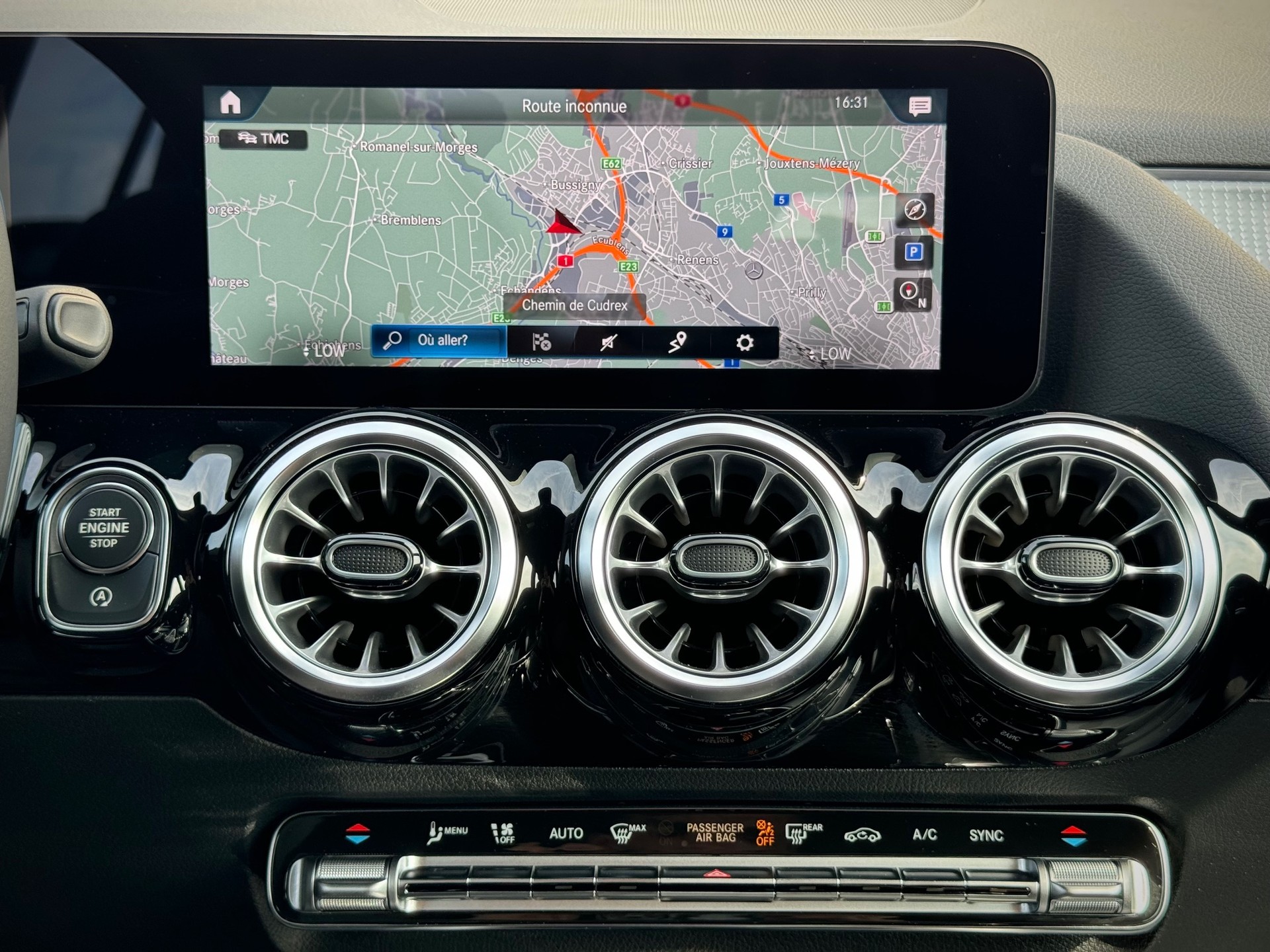 MERCEDES-BENZ GLA 180 Progressive 7G-DCT - Véhicule Suisse (CH)-image-11