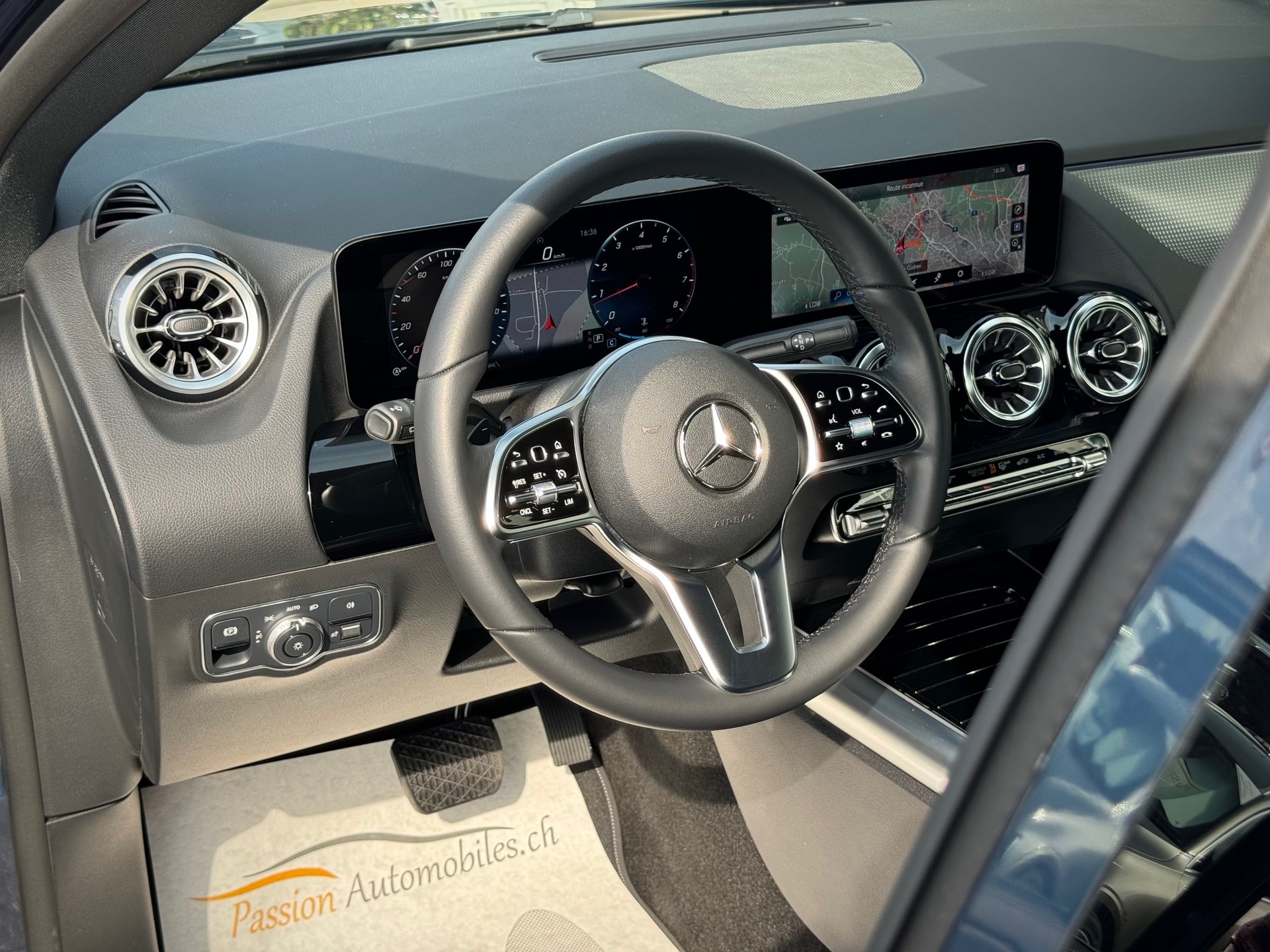 MERCEDES-BENZ GLA 180 Progressive 7G-DCT - Véhicule Suisse (CH)-image-7