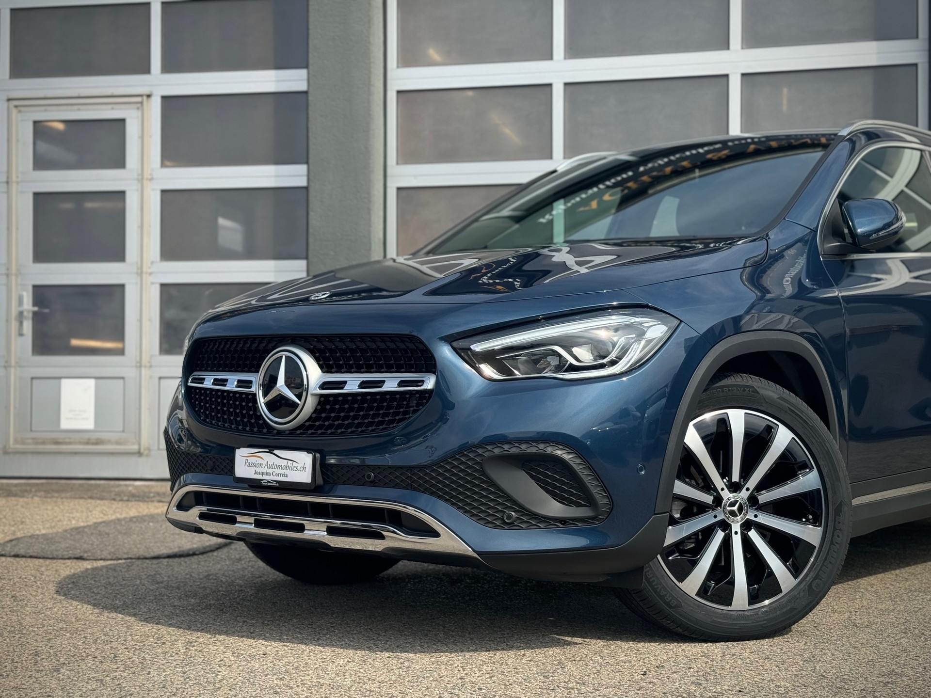 MERCEDES-BENZ GLA 180 Progressive 7G-DCT - Véhicule Suisse (CH)-image-2