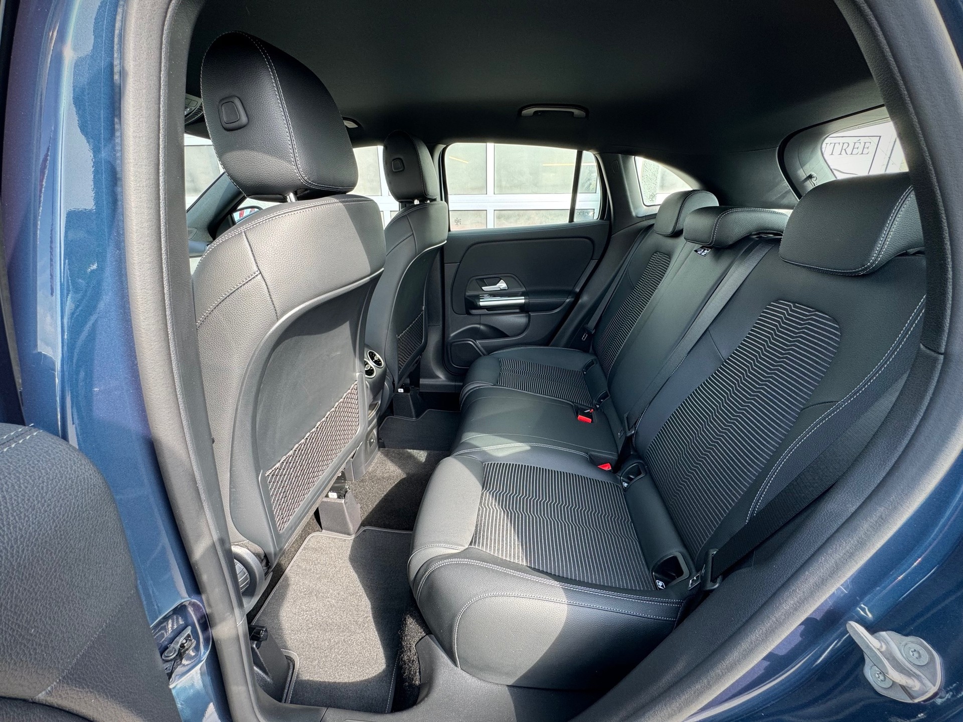 MERCEDES-BENZ GLA 180 Progressive 7G-DCT - Véhicule Suisse (CH)-image-9