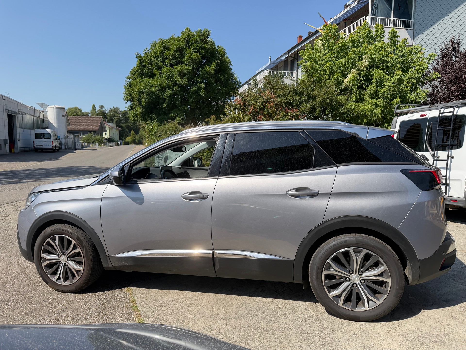 PEUGEOT 3008 1.2 PureTech Allure EAT-image-5
