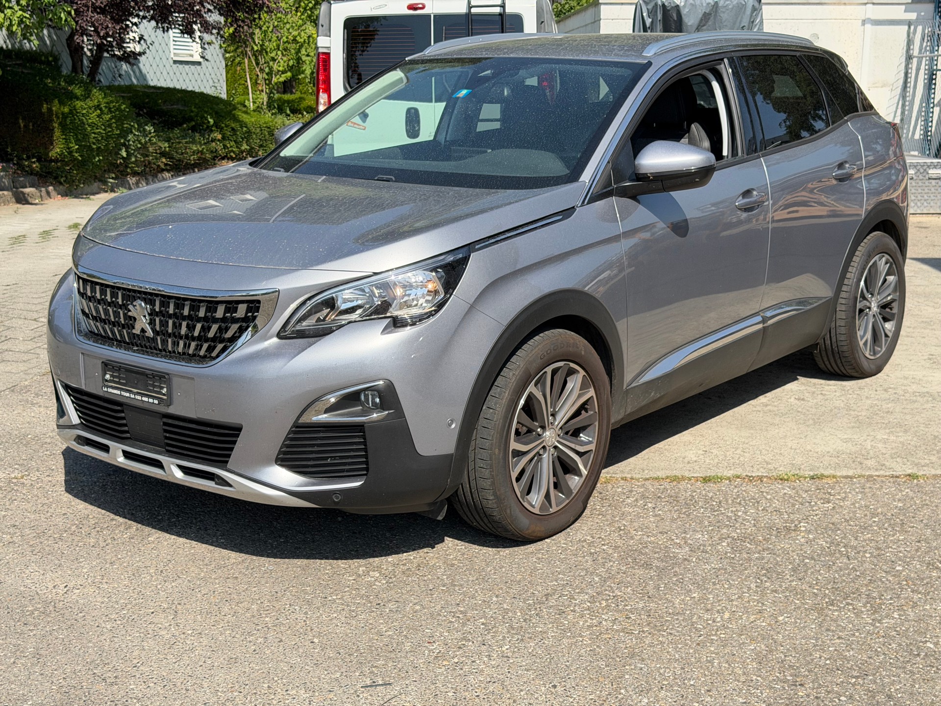 PEUGEOT 3008 1.2 PureTech Allure EAT-image-6