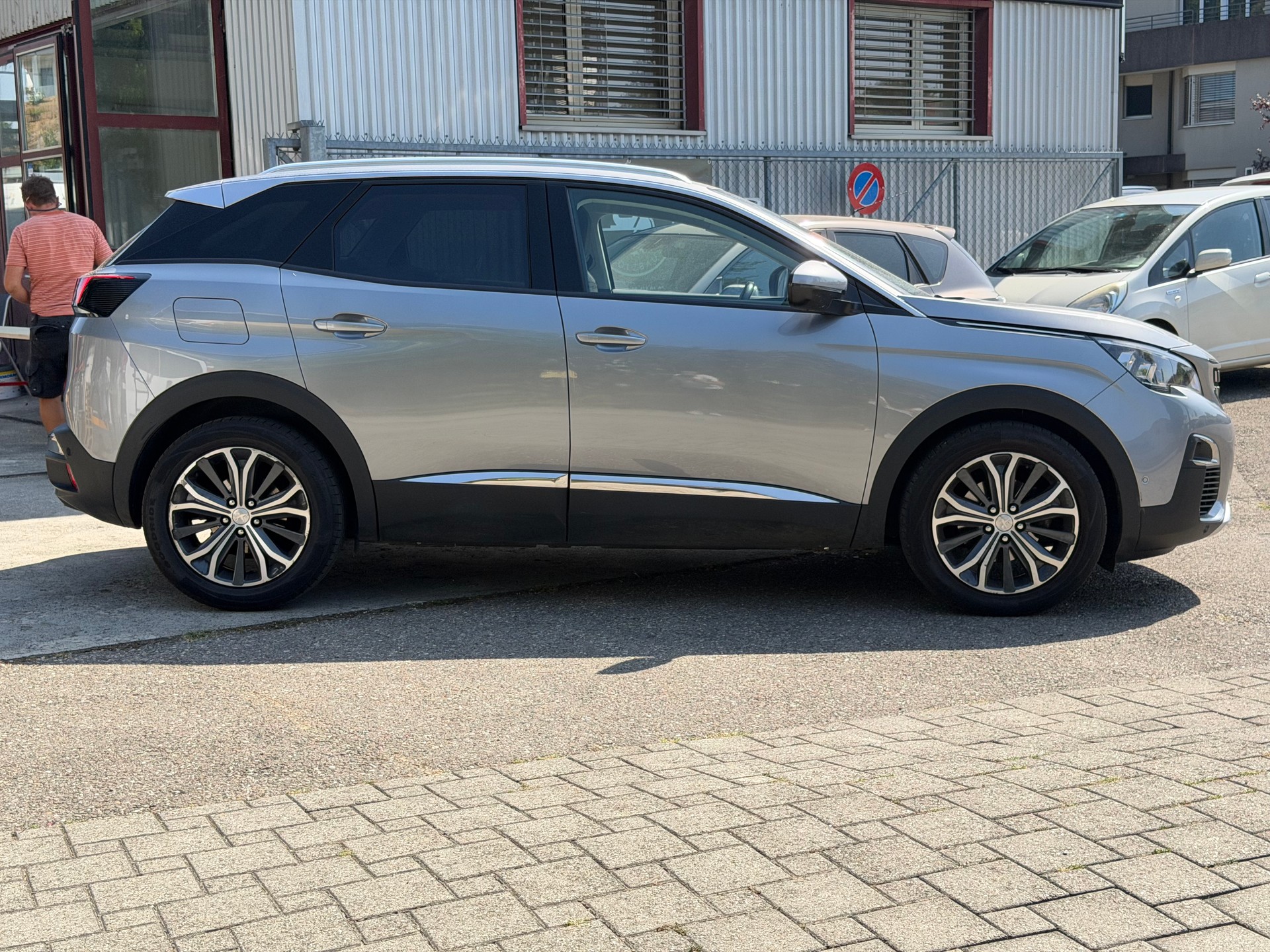 PEUGEOT 3008 1.2 PureTech Allure EAT-image-1