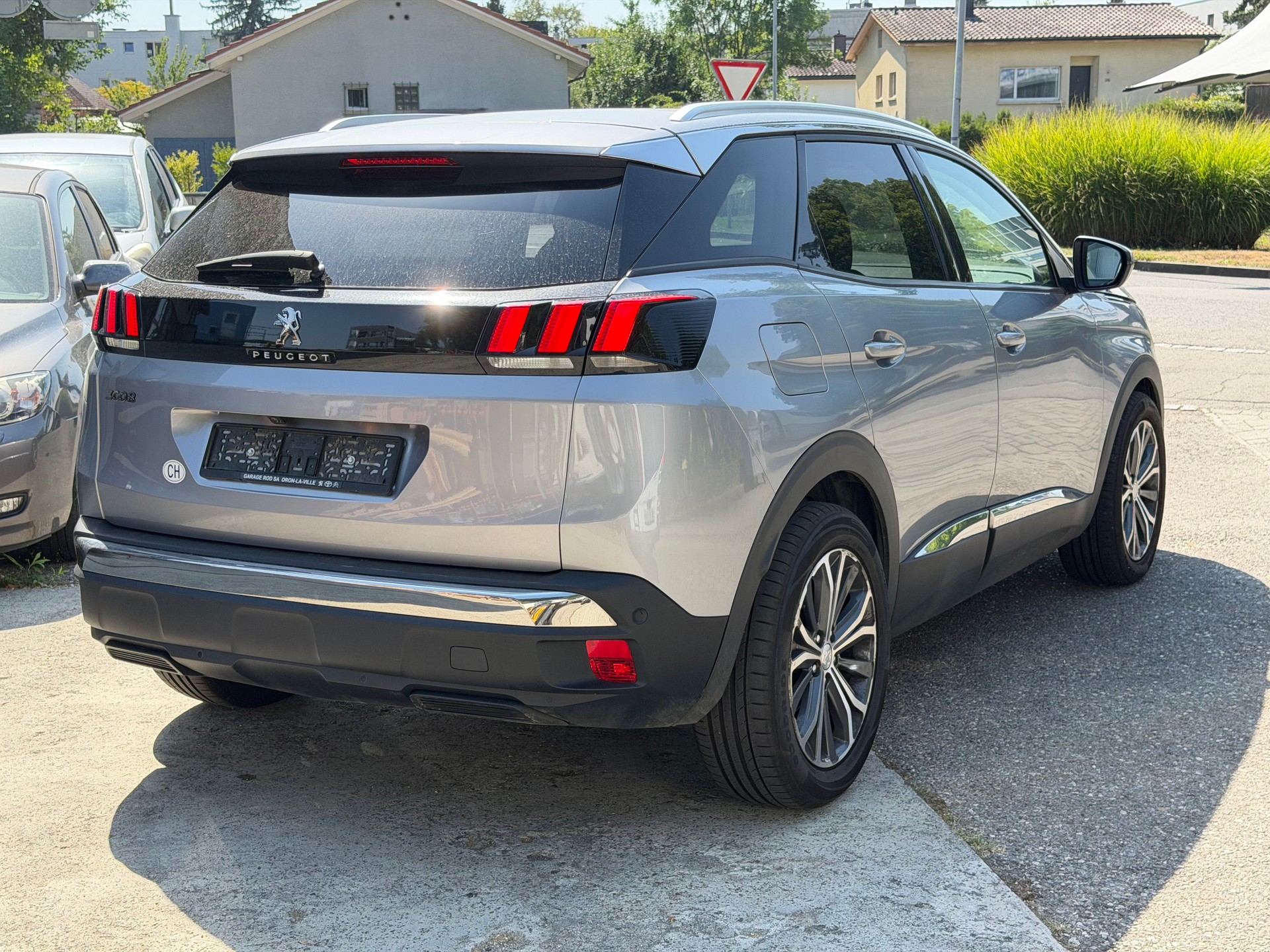 PEUGEOT 3008 1.2 PureTech Allure EAT-image-2