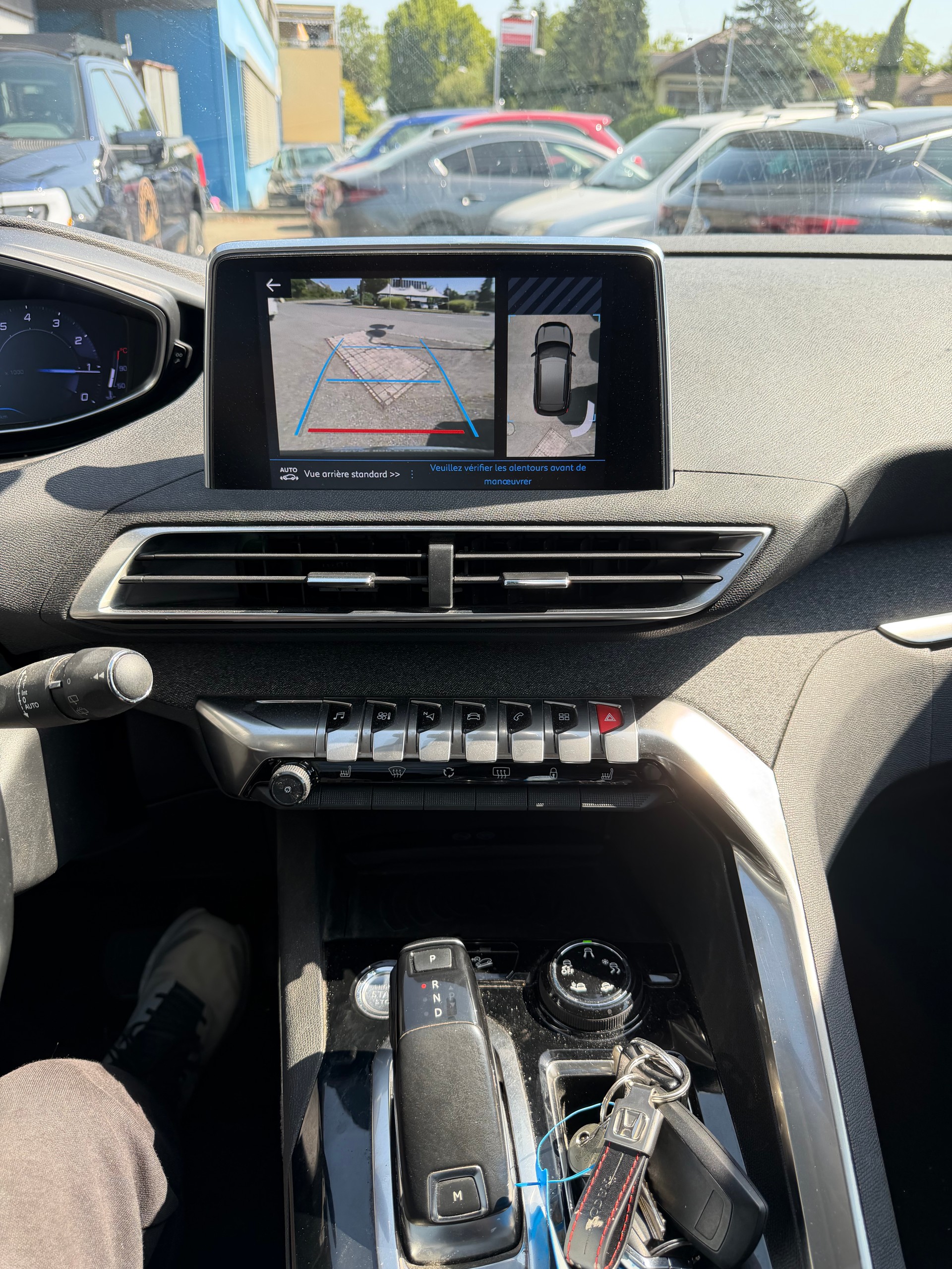 PEUGEOT 3008 1.2 PureTech Allure EAT-image-11