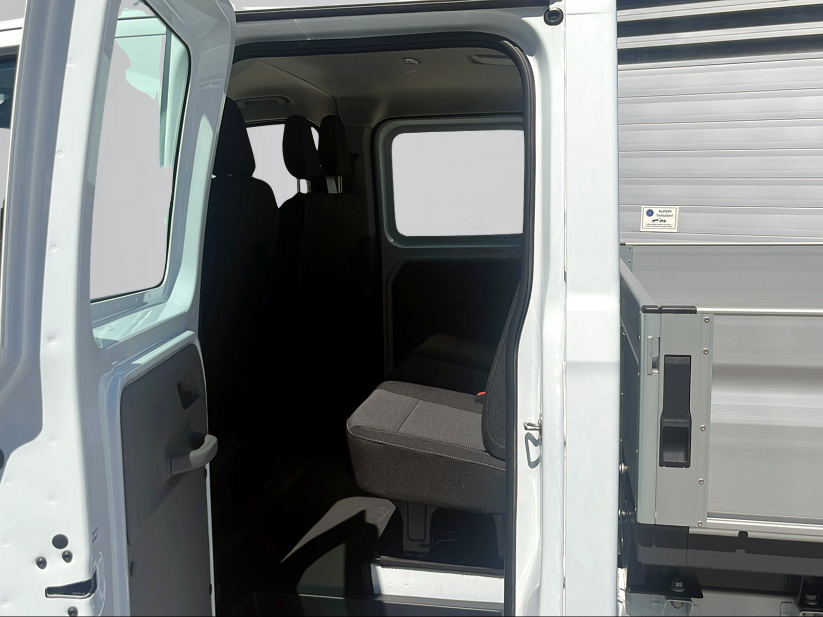 VW Transporter Kombi 2.0 TDI 4Motion Automat-image-6