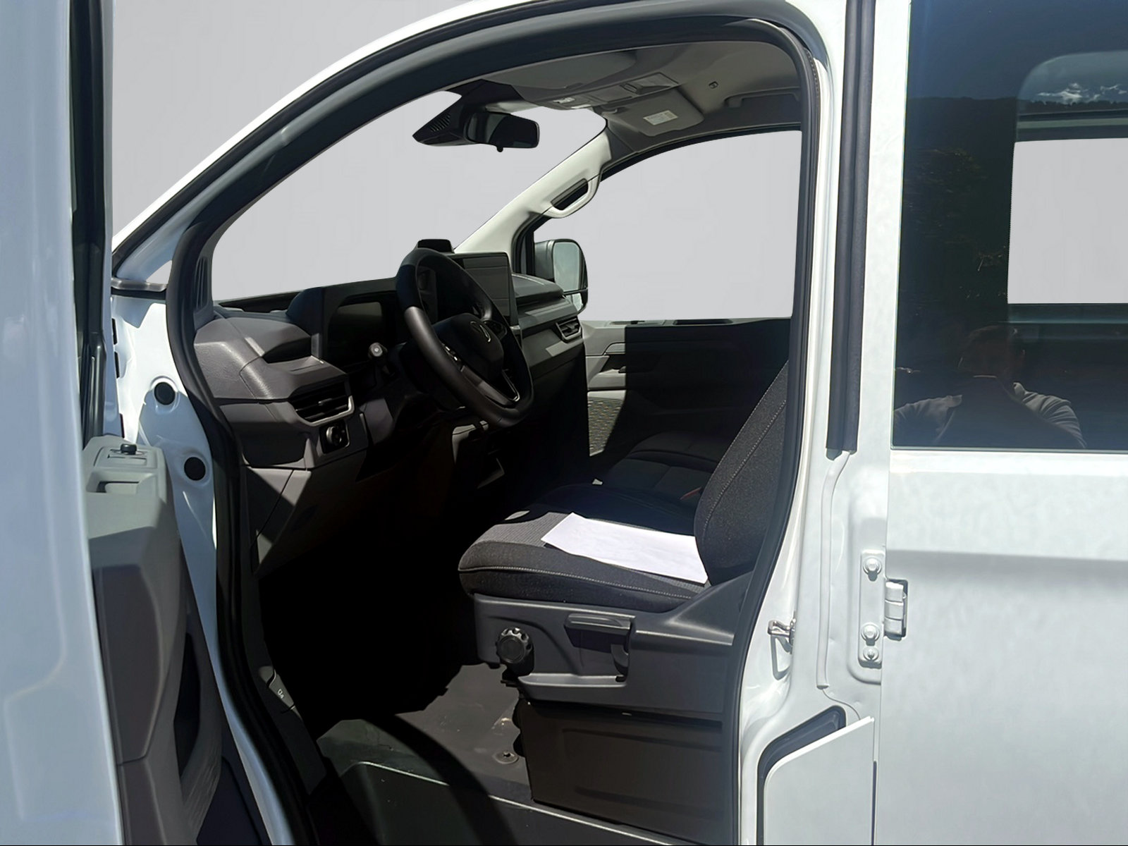 VW Transporter Kombi 2.0 TDI 4Motion Automat-image-2