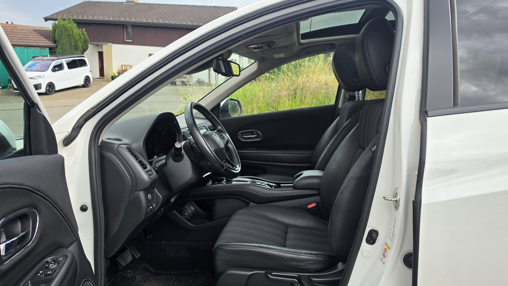 HONDA 1.5i-VTEC Executive-image-5
