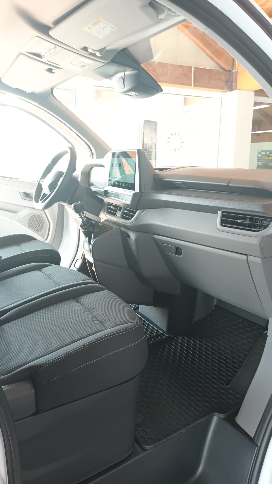 VW Transporter 2.0 TDI Lang-image-13