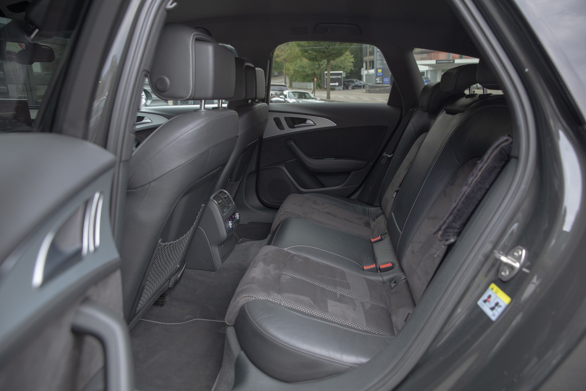 AUDI A6 Avant 3.0 TDI V6 quattro S-tronic-image-8
