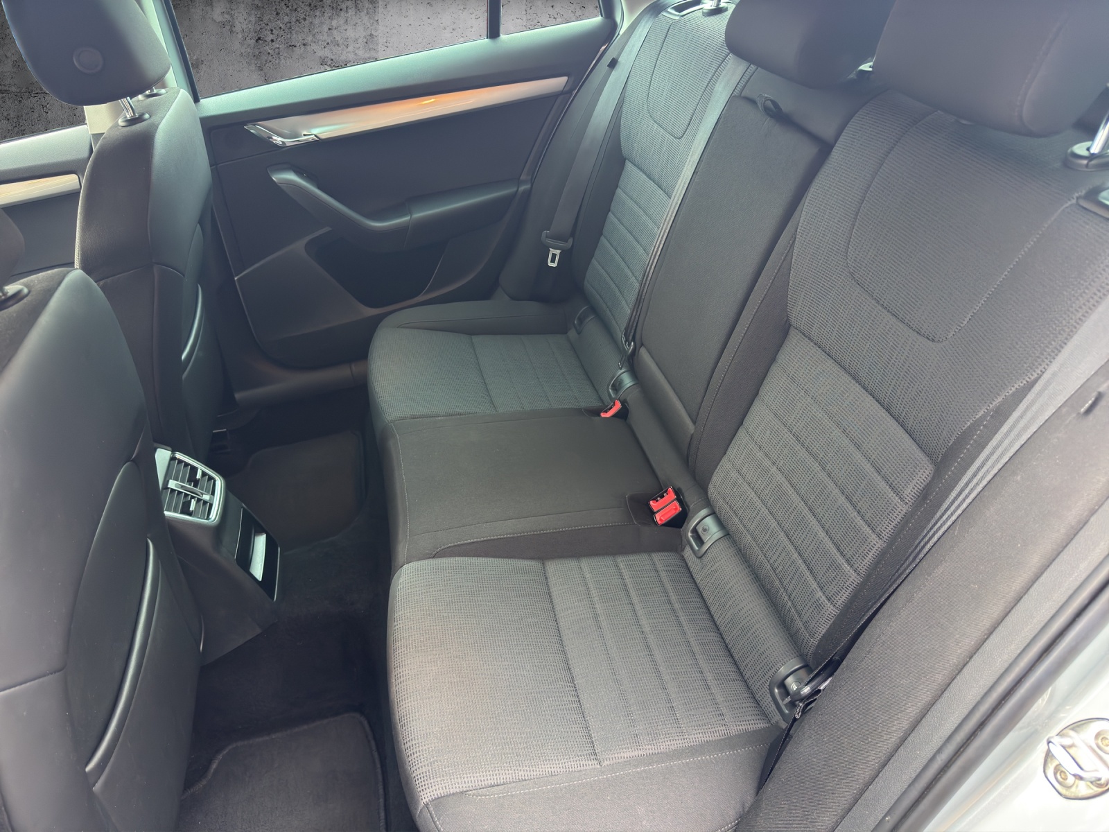 SKODA Octavia Combi 1.4 TSI Elegance DSG-image-7