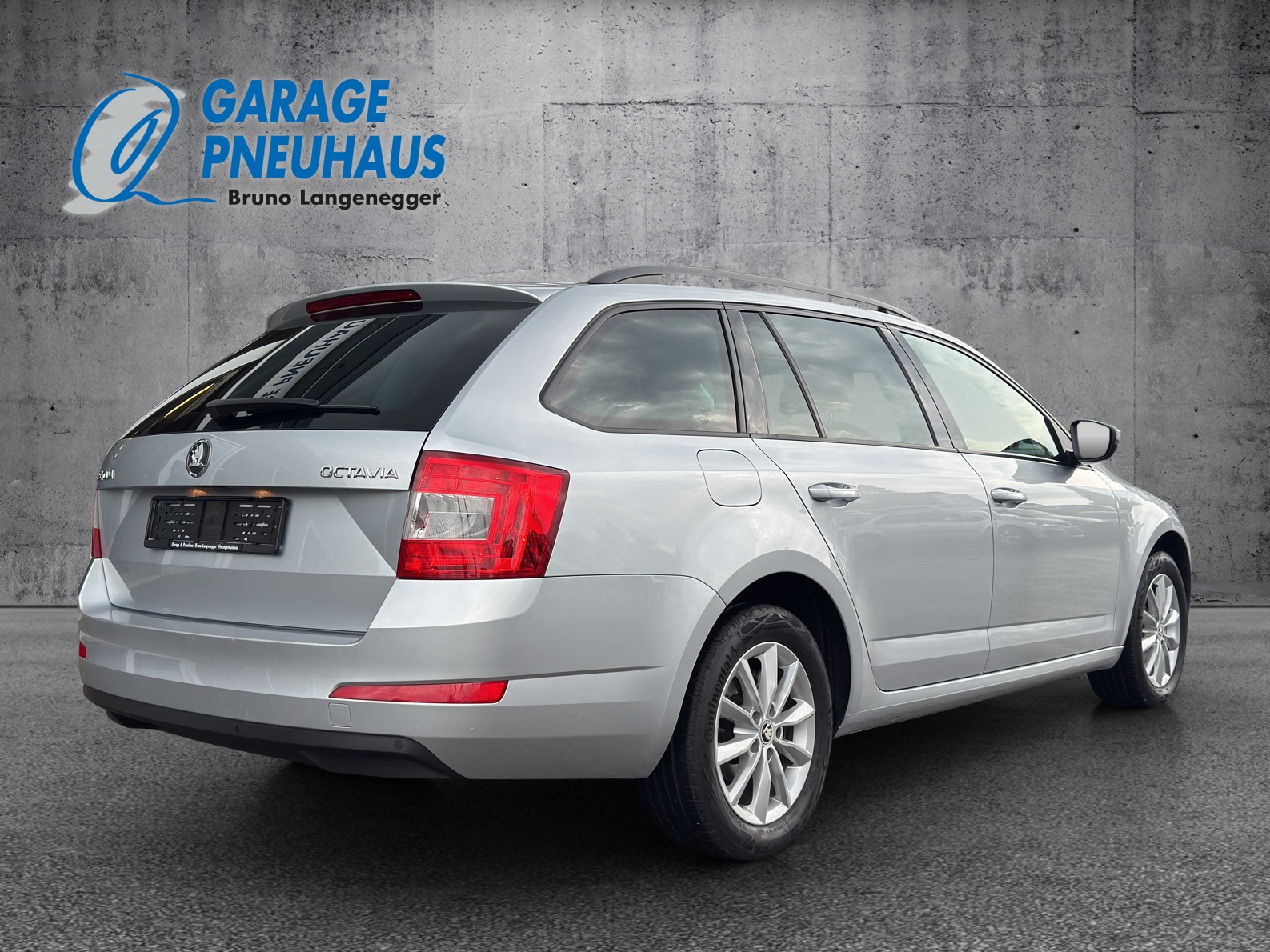 SKODA Octavia Combi 1.4 TSI Elegance DSG-image-3