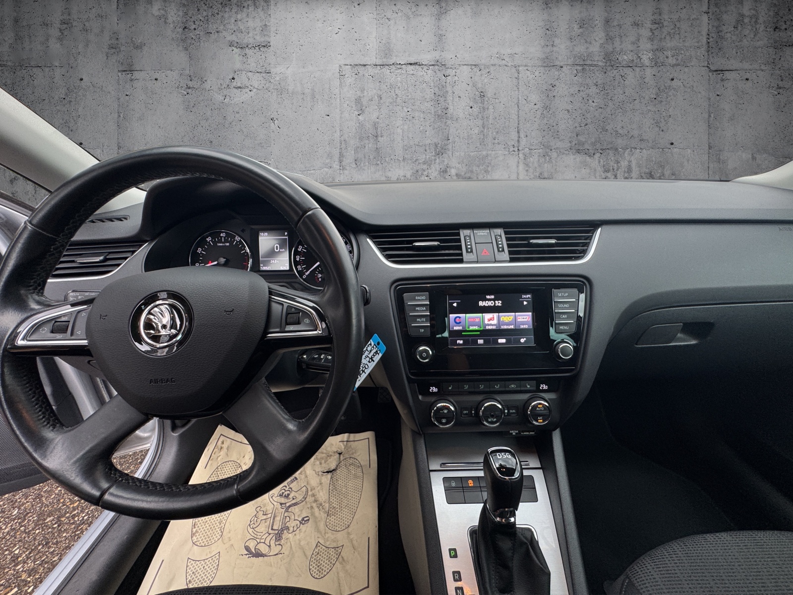 SKODA Octavia Combi 1.4 TSI Elegance DSG-image-14