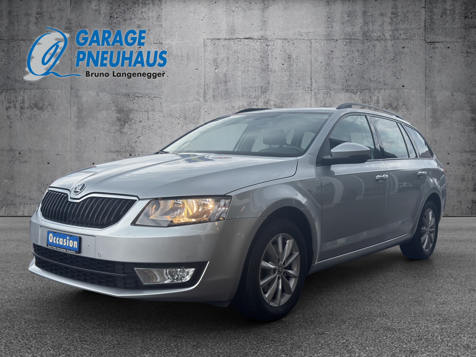 SKODA Octavia Combi 1.4 TSI Elegance DSG-image-1