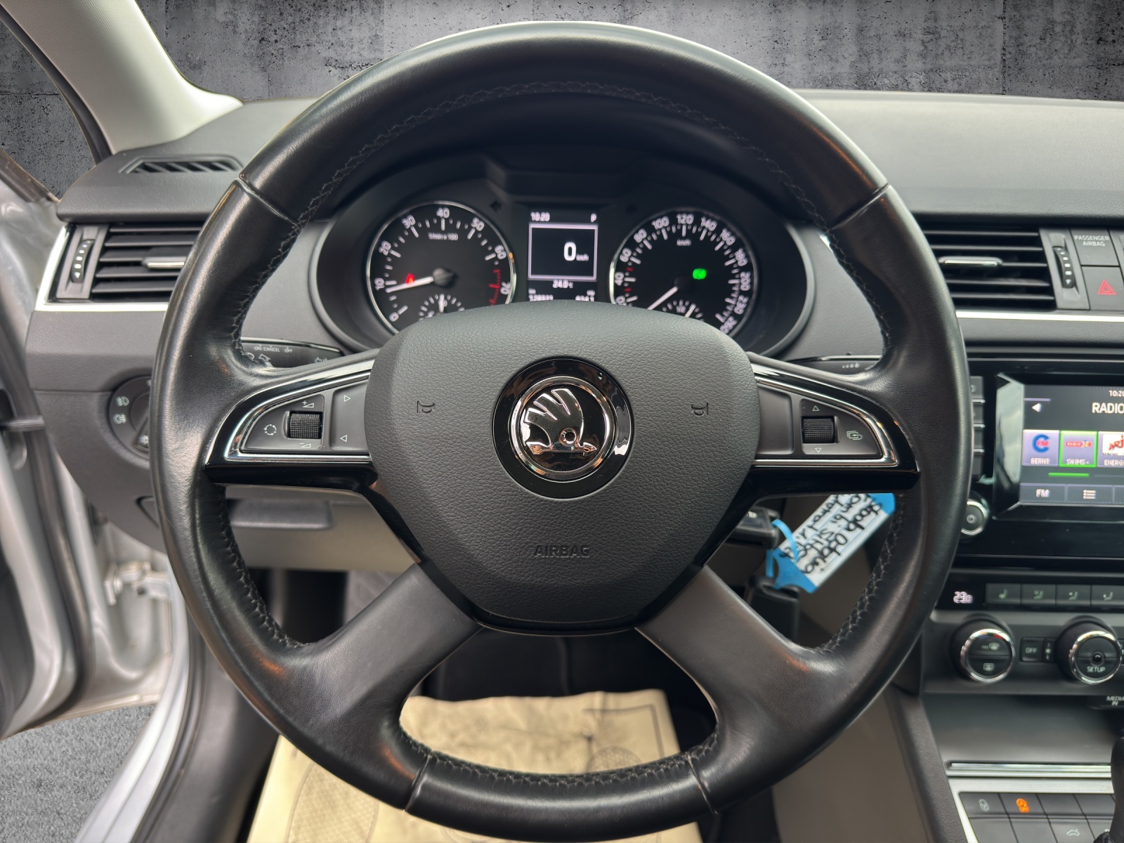 SKODA Octavia Combi 1.4 TSI Elegance DSG-image-12