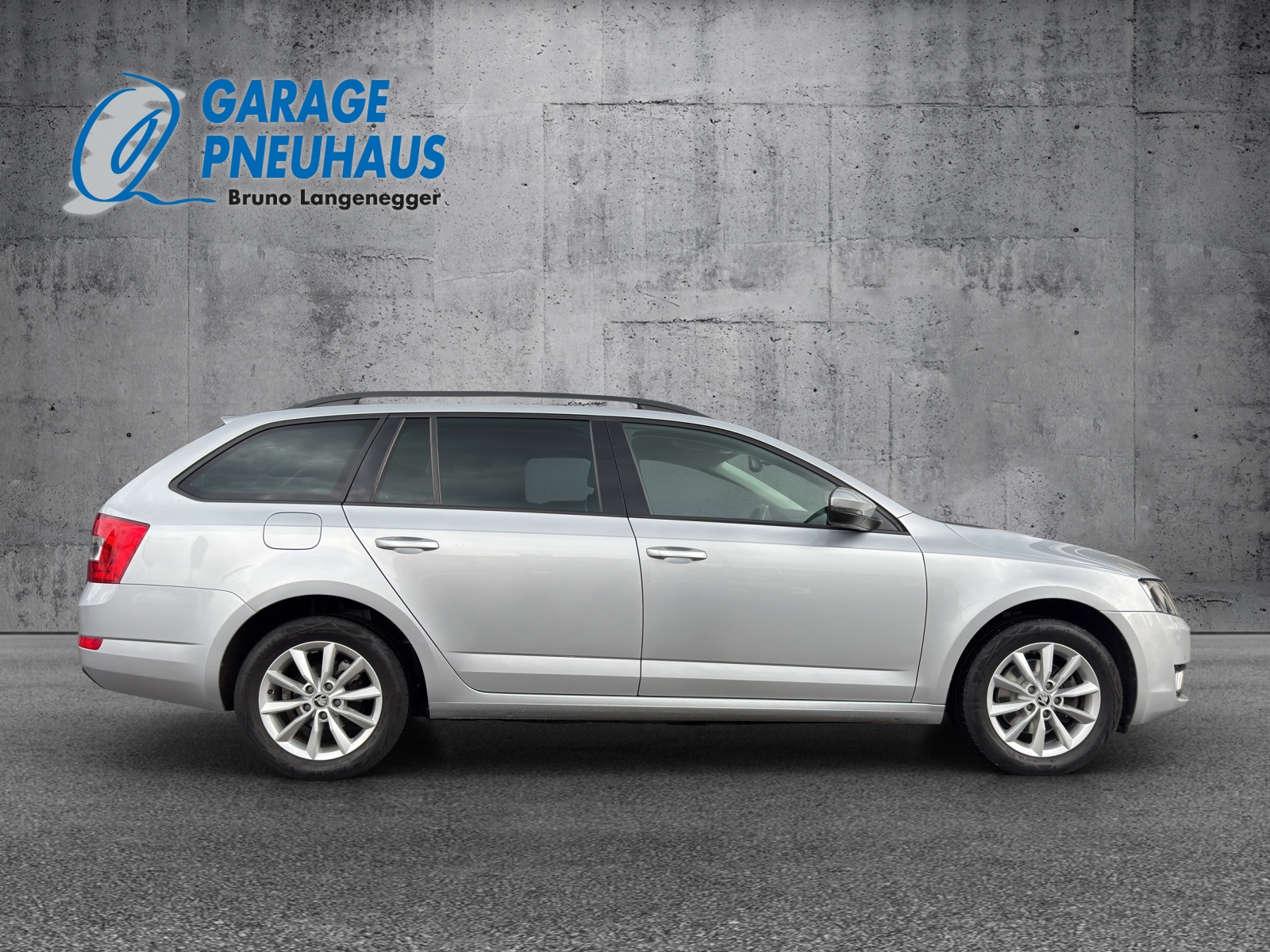 SKODA Octavia Combi 1.4 TSI Elegance DSG-image-19