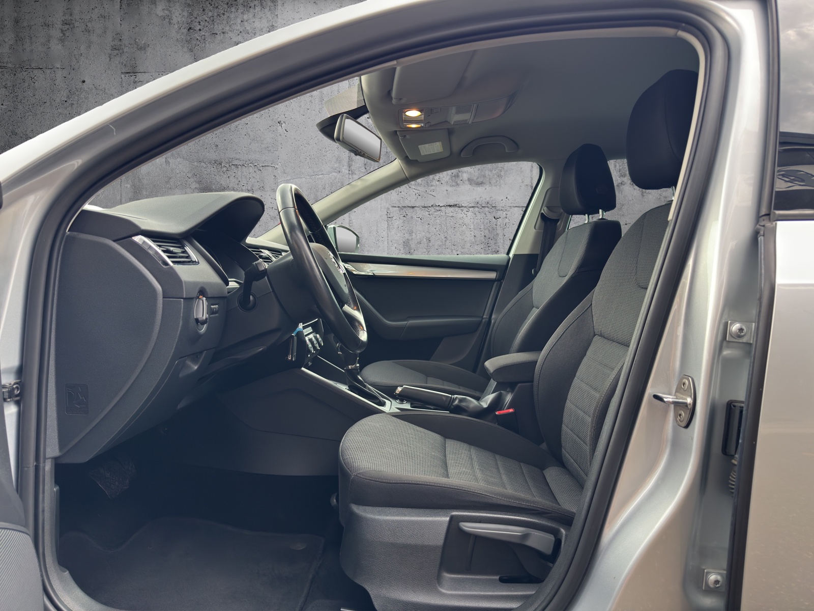 SKODA Octavia Combi 1.4 TSI Elegance DSG-image-6