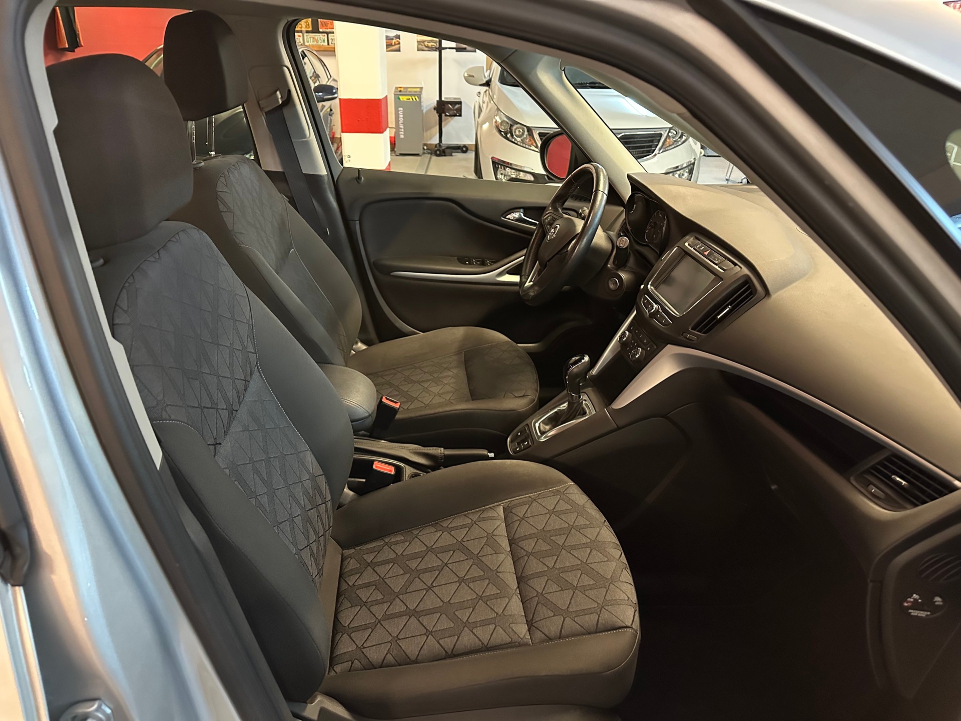 OPEL Zafira 1.6i Turbo 120 Years Automatic-image-6