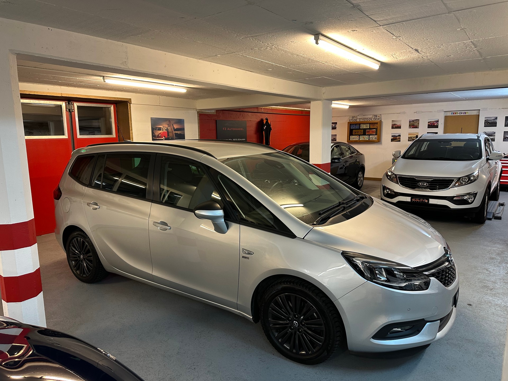 OPEL Zafira 1.6i Turbo 120 Years Automatic-image-1