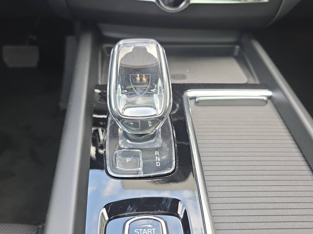 VOLVO XC60 2.0 T8 TE Black Edition eAWD-image-21
