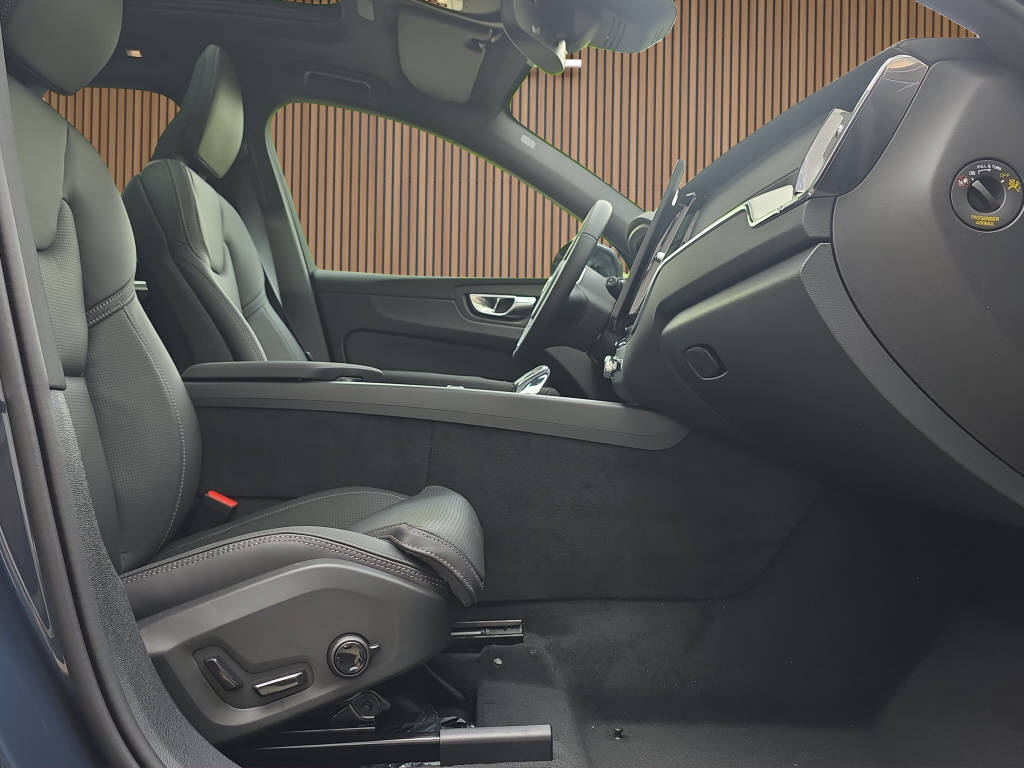 VOLVO XC60 2.0 T8 TE Black Edition eAWD-image-12