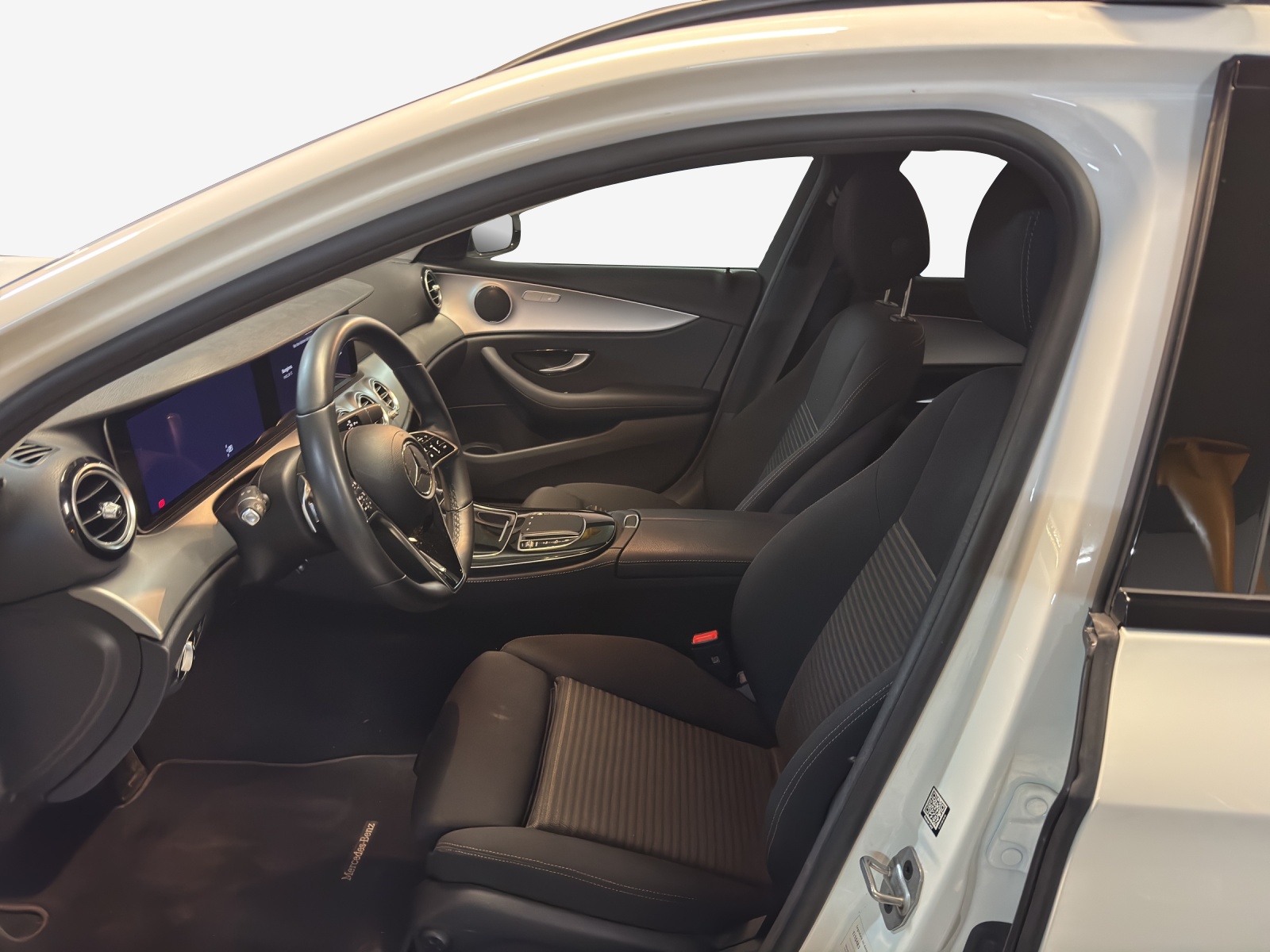 MERCEDES-BENZ E 220 d T 4Matic Swiss Star 9G-Tronic-image-7