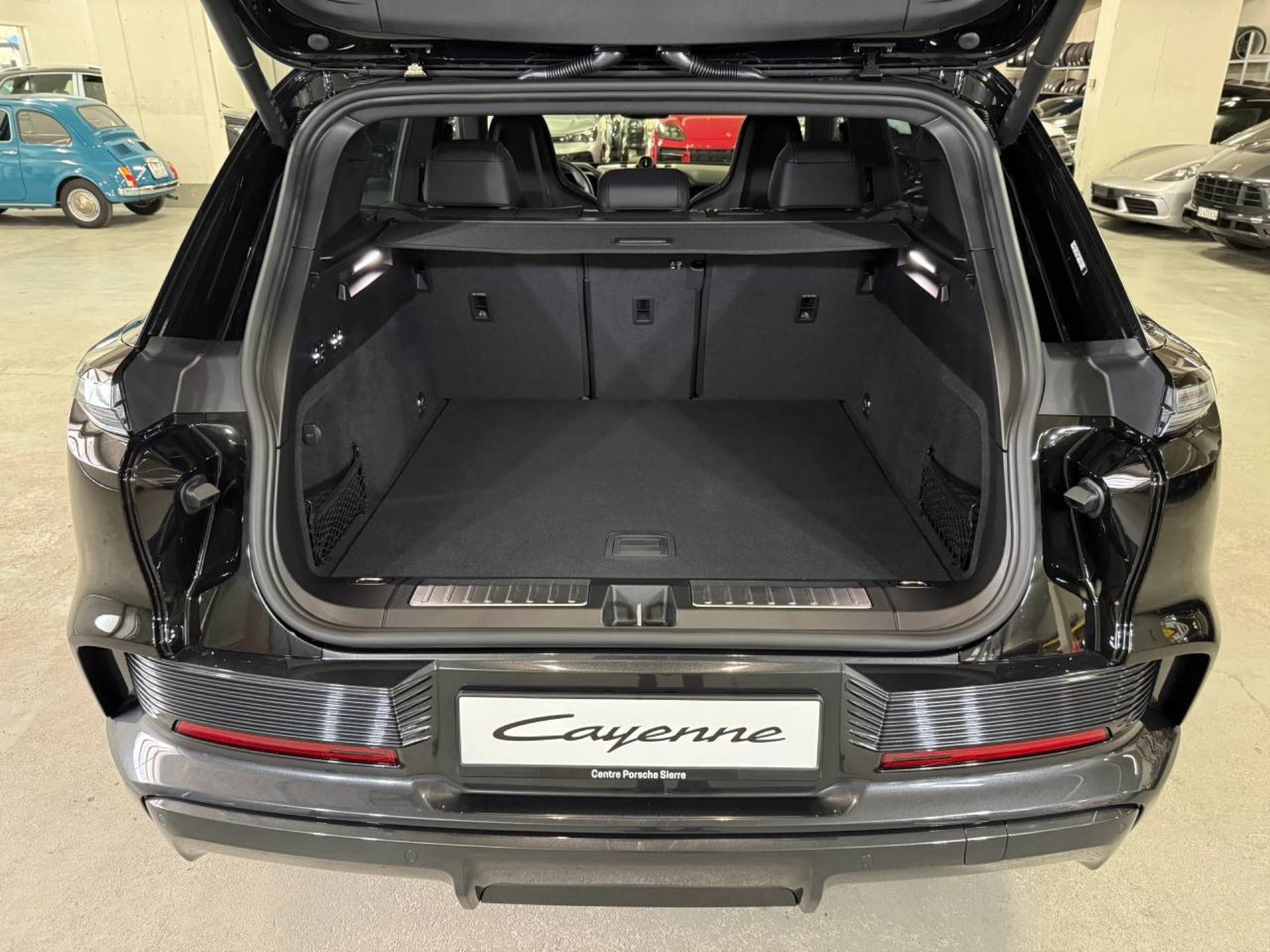 PORSCHE Cayenne Electric-image-21