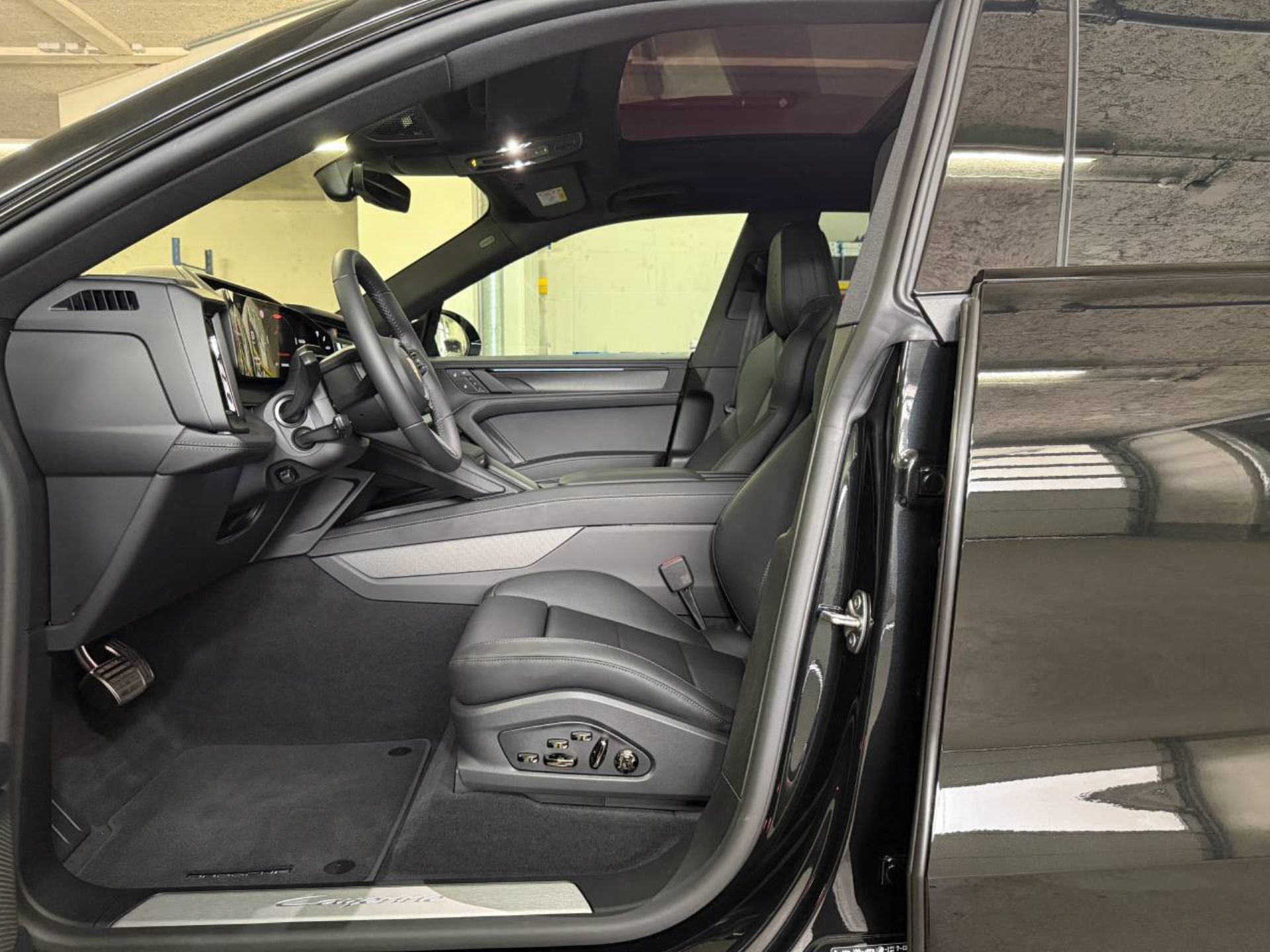 PORSCHE Cayenne Electric-image-11