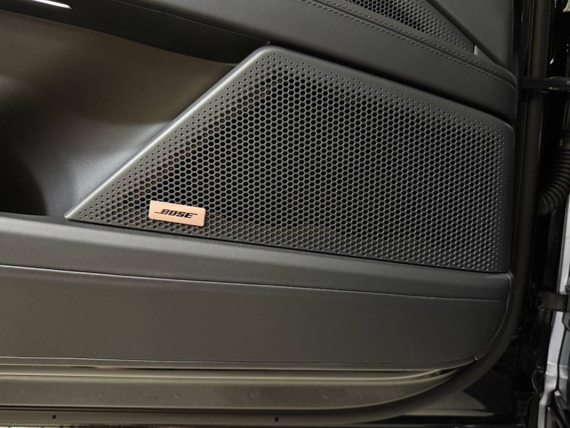 PORSCHE Cayenne Electric-image-25