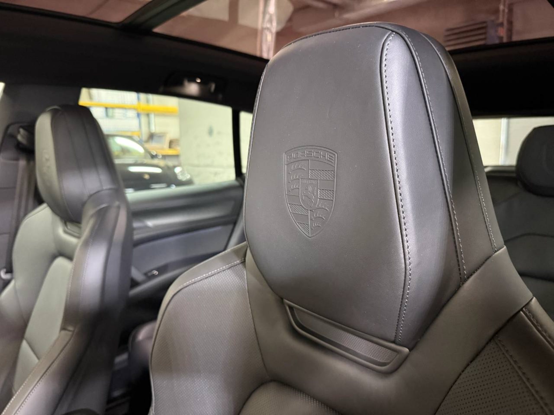 PORSCHE Cayenne Electric-image-28