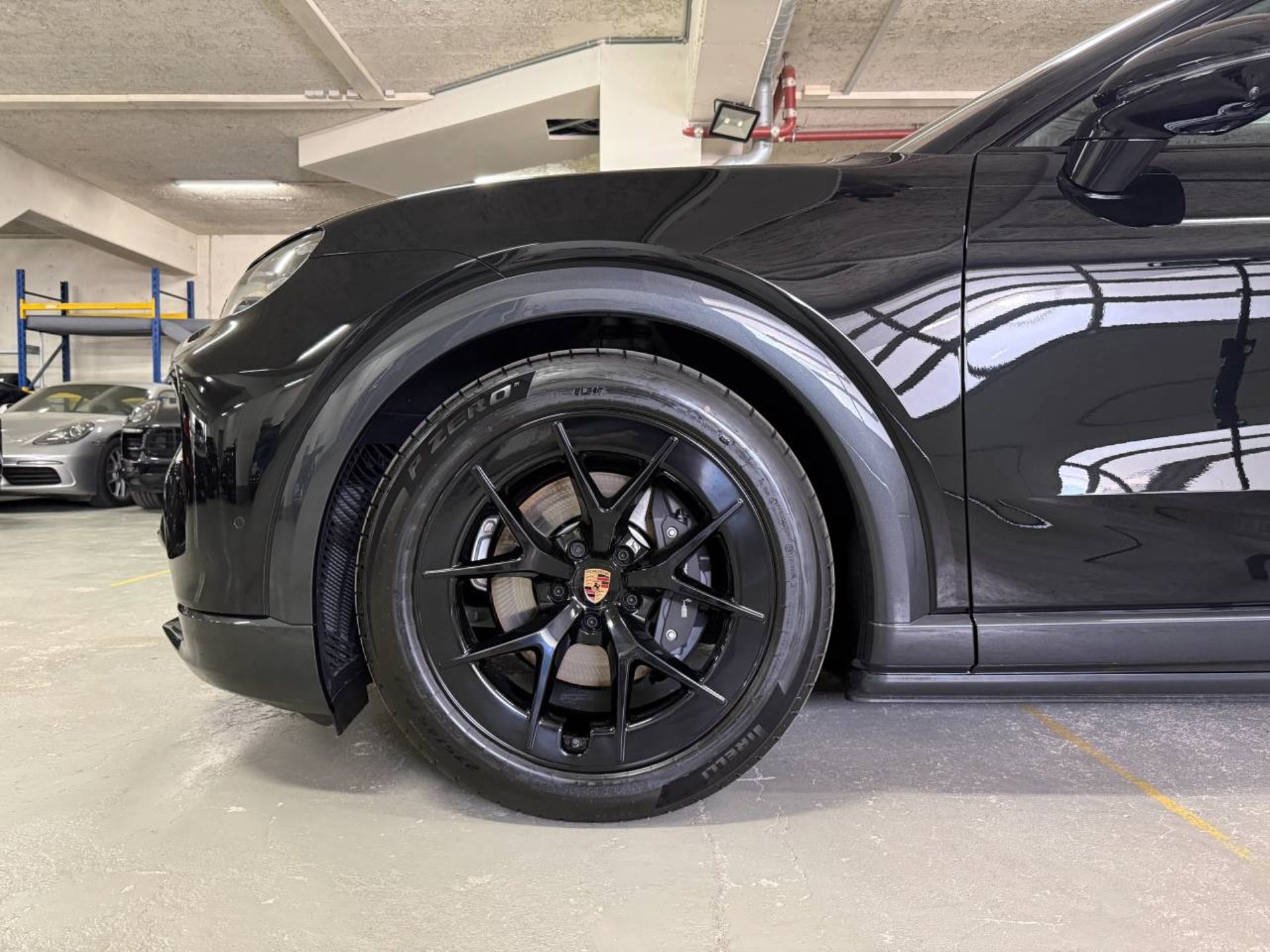 PORSCHE Cayenne Electric-image-9
