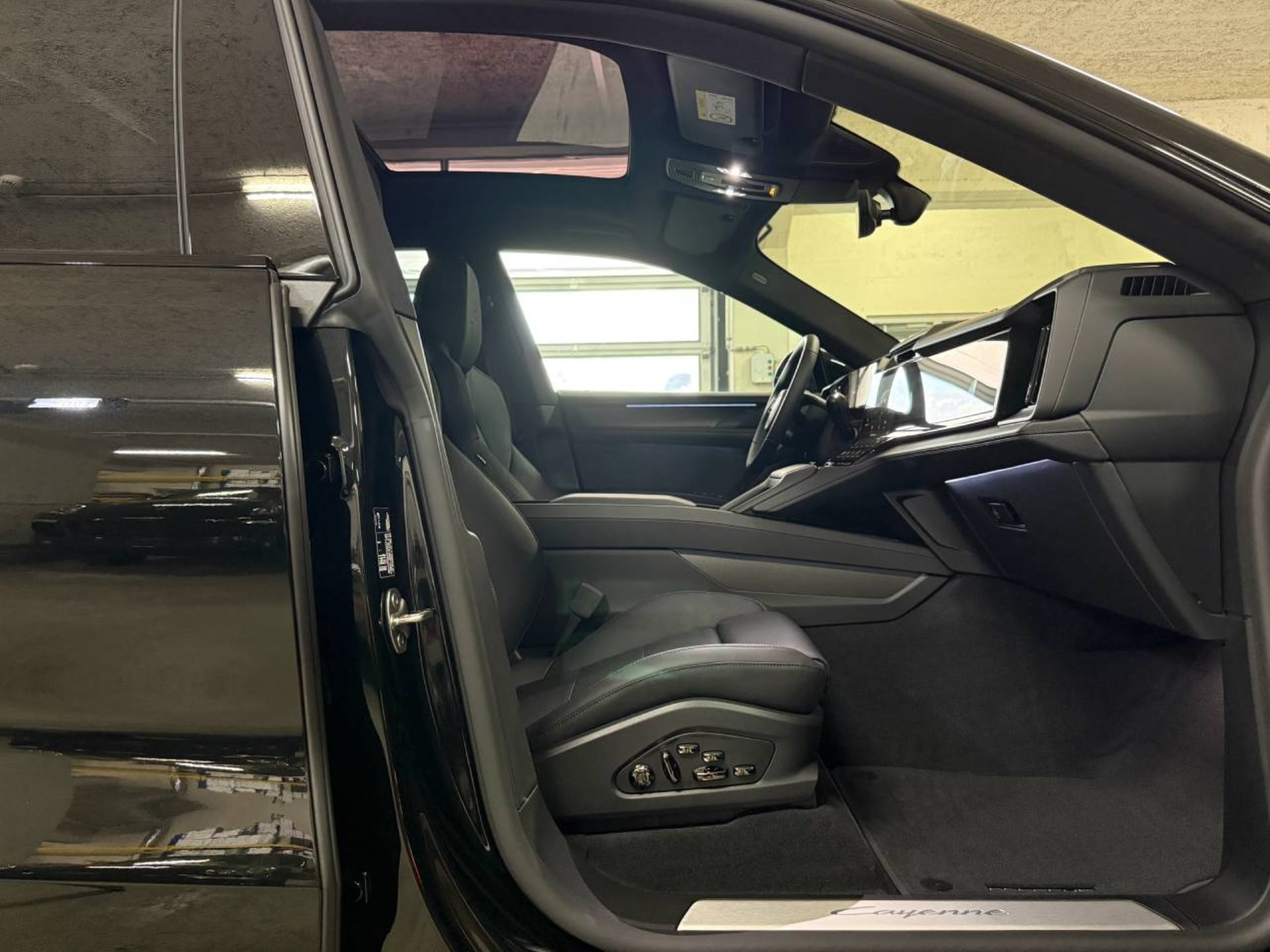 PORSCHE Cayenne Electric-image-17