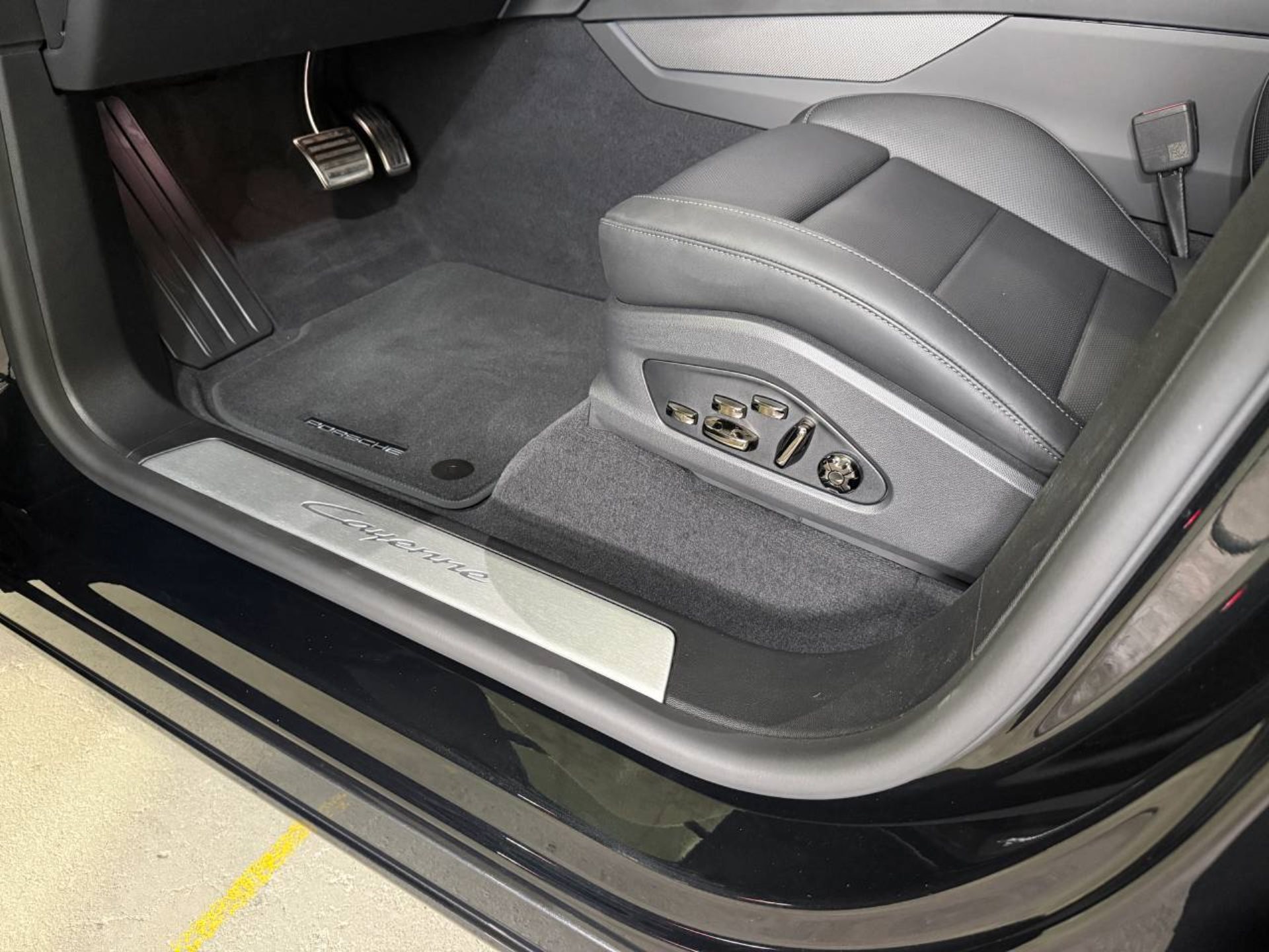 PORSCHE Cayenne Electric-image-26