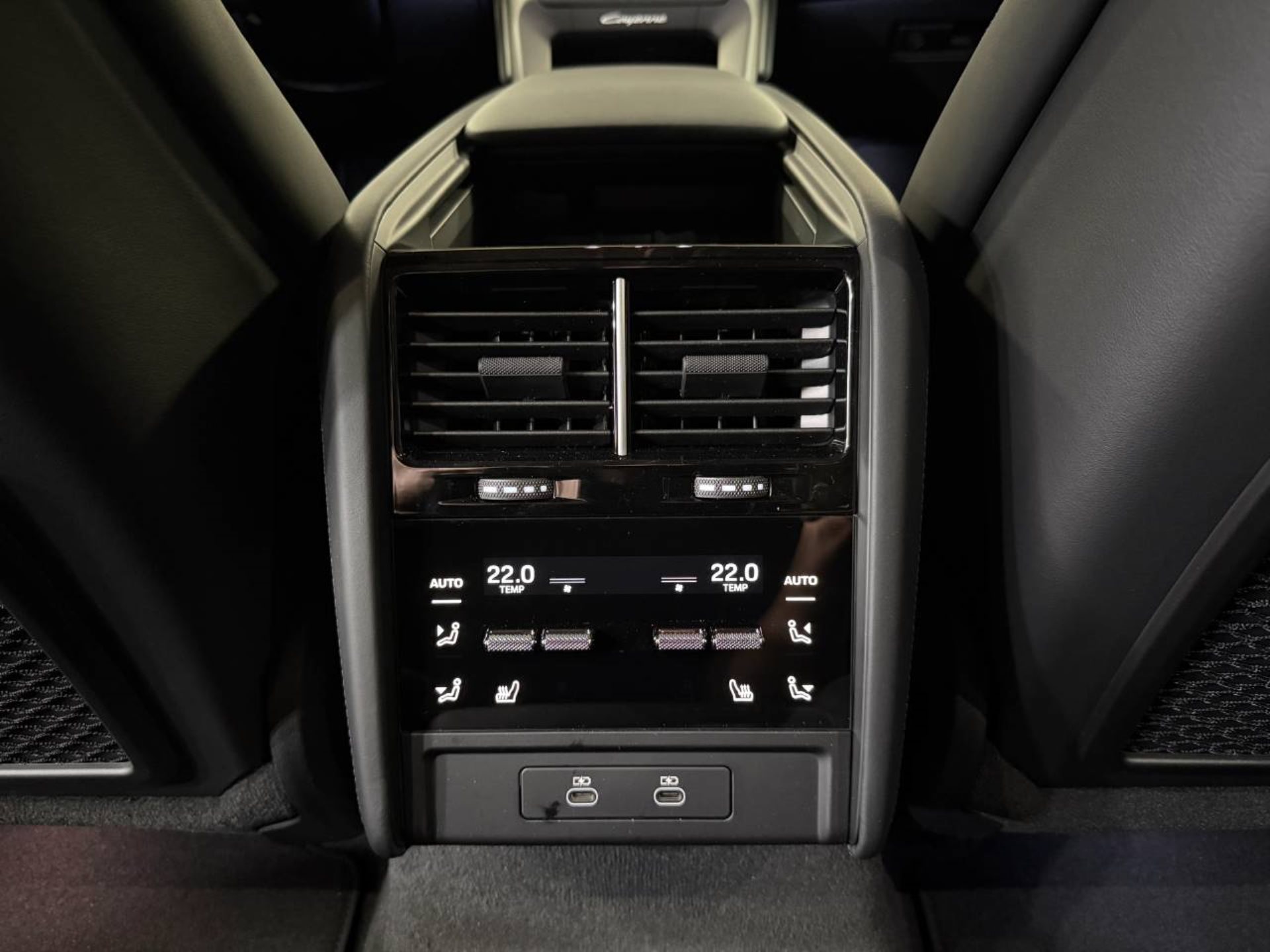 PORSCHE Cayenne Electric-image-19