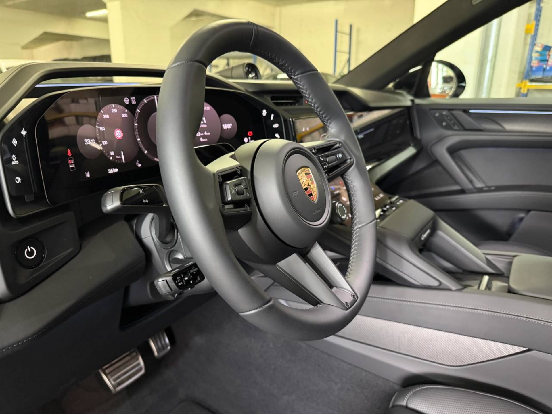 PORSCHE Cayenne Electric-image-12