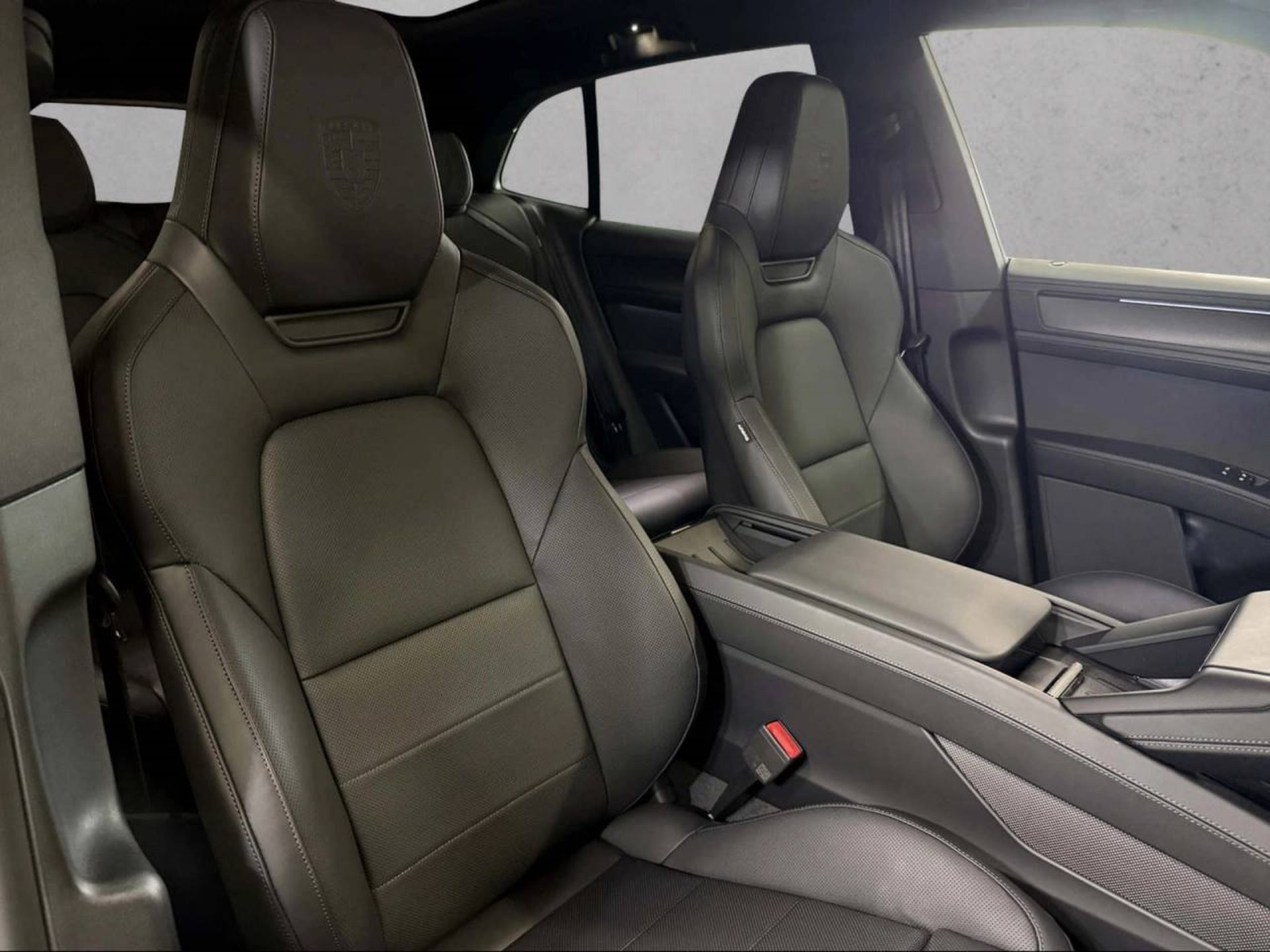 PORSCHE Cayenne Electric-image-16