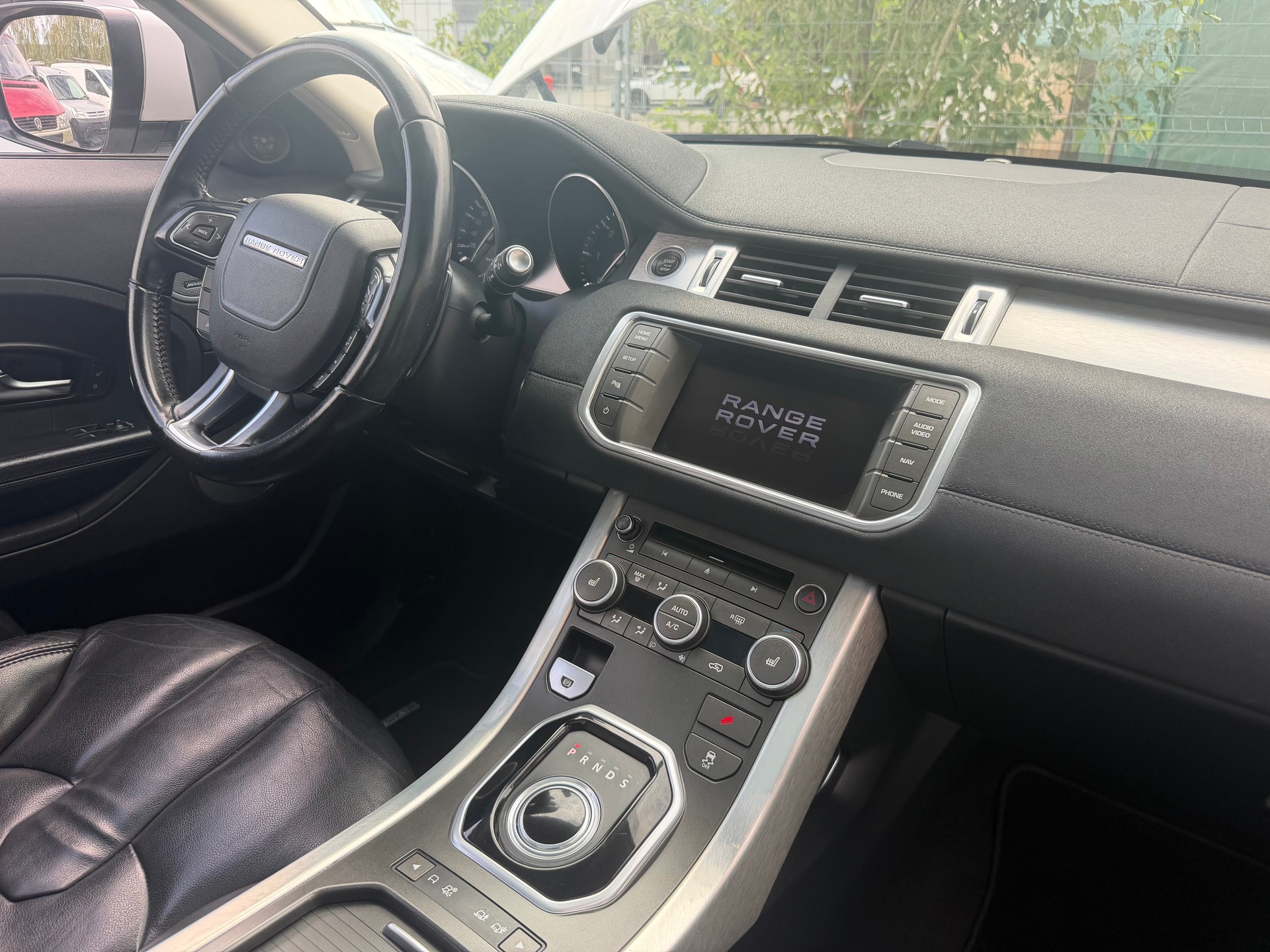 LAND ROVER Range Rover Evoque 2.2 TD4 Pure AT6-image-8