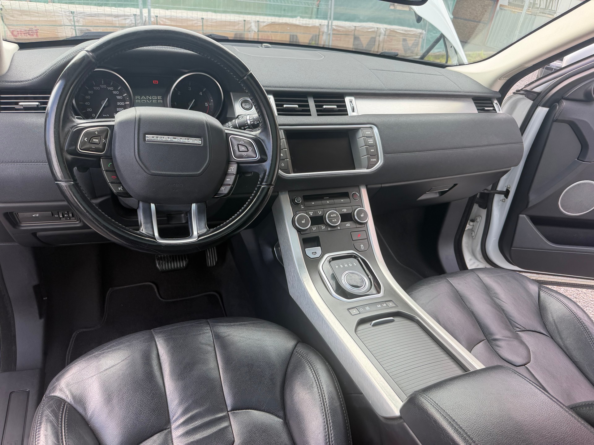 LAND ROVER Range Rover Evoque 2.2 TD4 Pure AT6-image-6