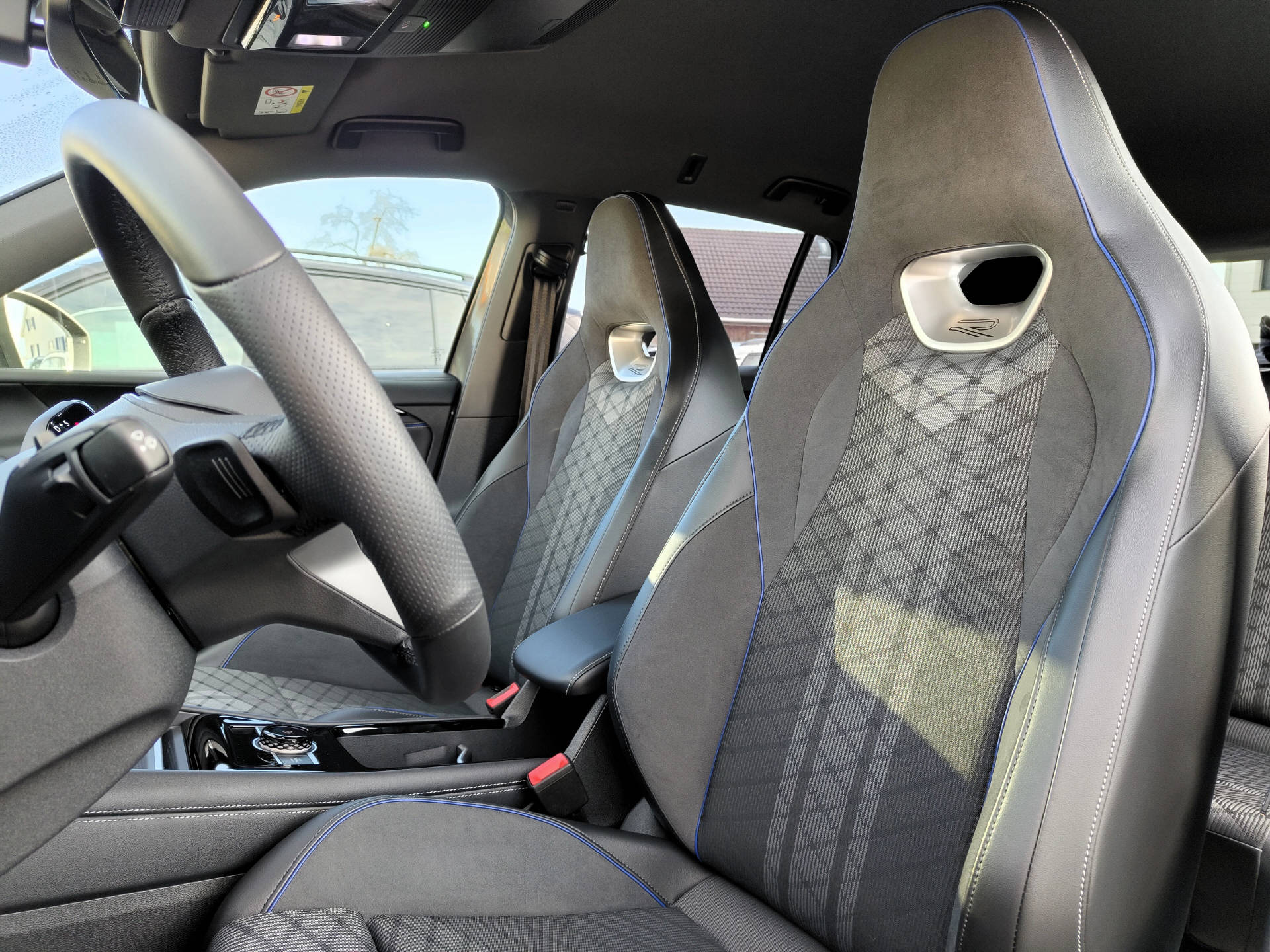 VW Tiguan 2.0 TSI R-Line DSG 4Motion-image-5