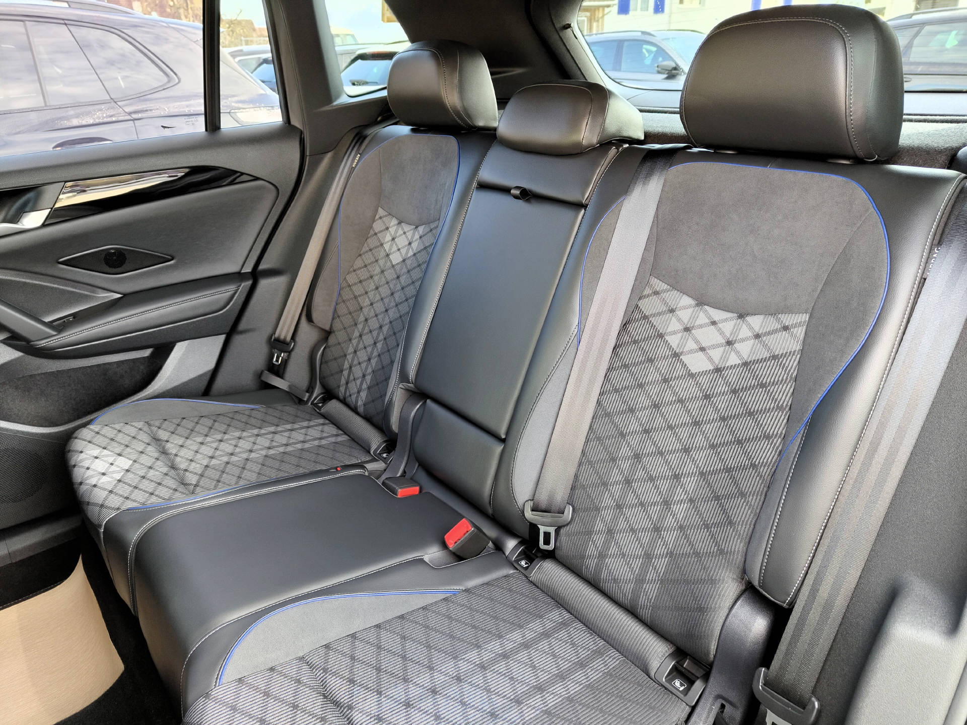 VW Tiguan 2.0 TSI R-Line DSG 4Motion-image-6